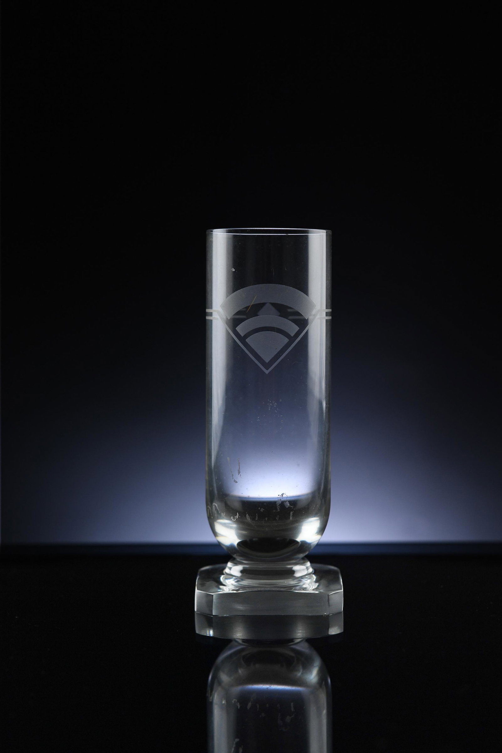 Art Deco Daum Vase: Art Deco Daum vase. Clear glass with etched decorative detail. Signed "Daum France" on base. Dimensions are: 5 5/8 in (14.3 cm) tall X 2 1/8 in (5.4 cm) wide X 5 1/8 in (5.4 cm) deep. All measurements