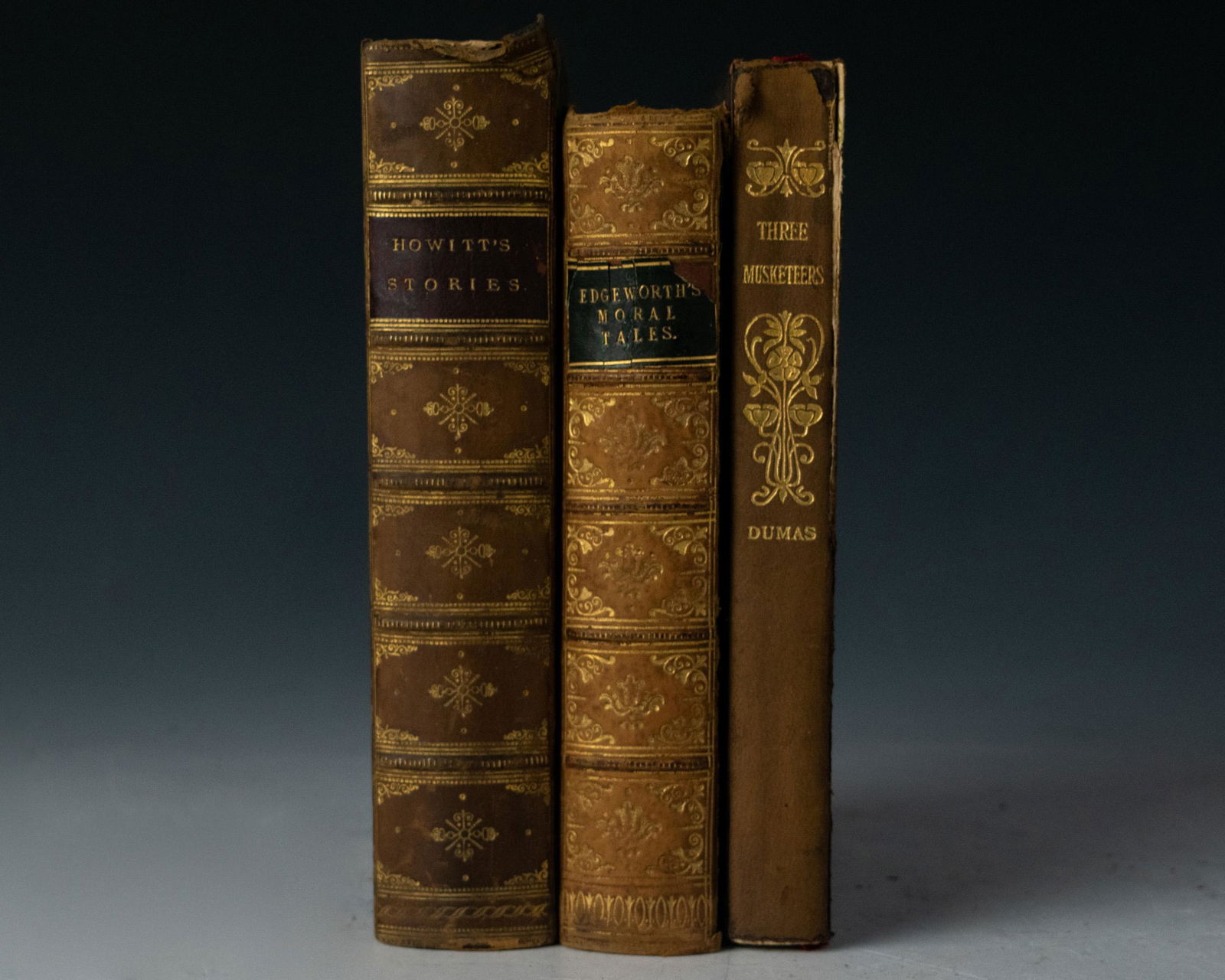 (5) Antiquarian Books, Three Musketeers 1901, Etc.: (5) antiquarian books: a) The Three Musketeers by Alexandre Dumas, complete revised translation with an introduction by J. Walker McSpadden, published by Thomas Y. Crowell & Co., New York, 1901, 594 p