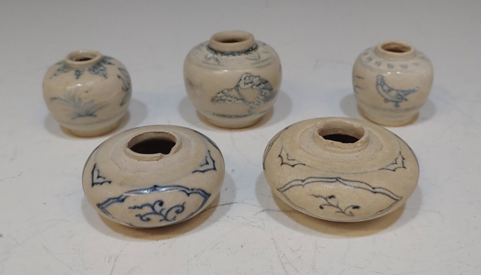 5 Vietnamese Shipwreck Ceramic Jarlets: 5 Chinese blue and white export porcelain jarlets, retrieved from a shipwreck off the coast of Vietnam. Includes: a jarlet with bird designs, 2 jarlets with plant designs, a jarlet with a plant and fl