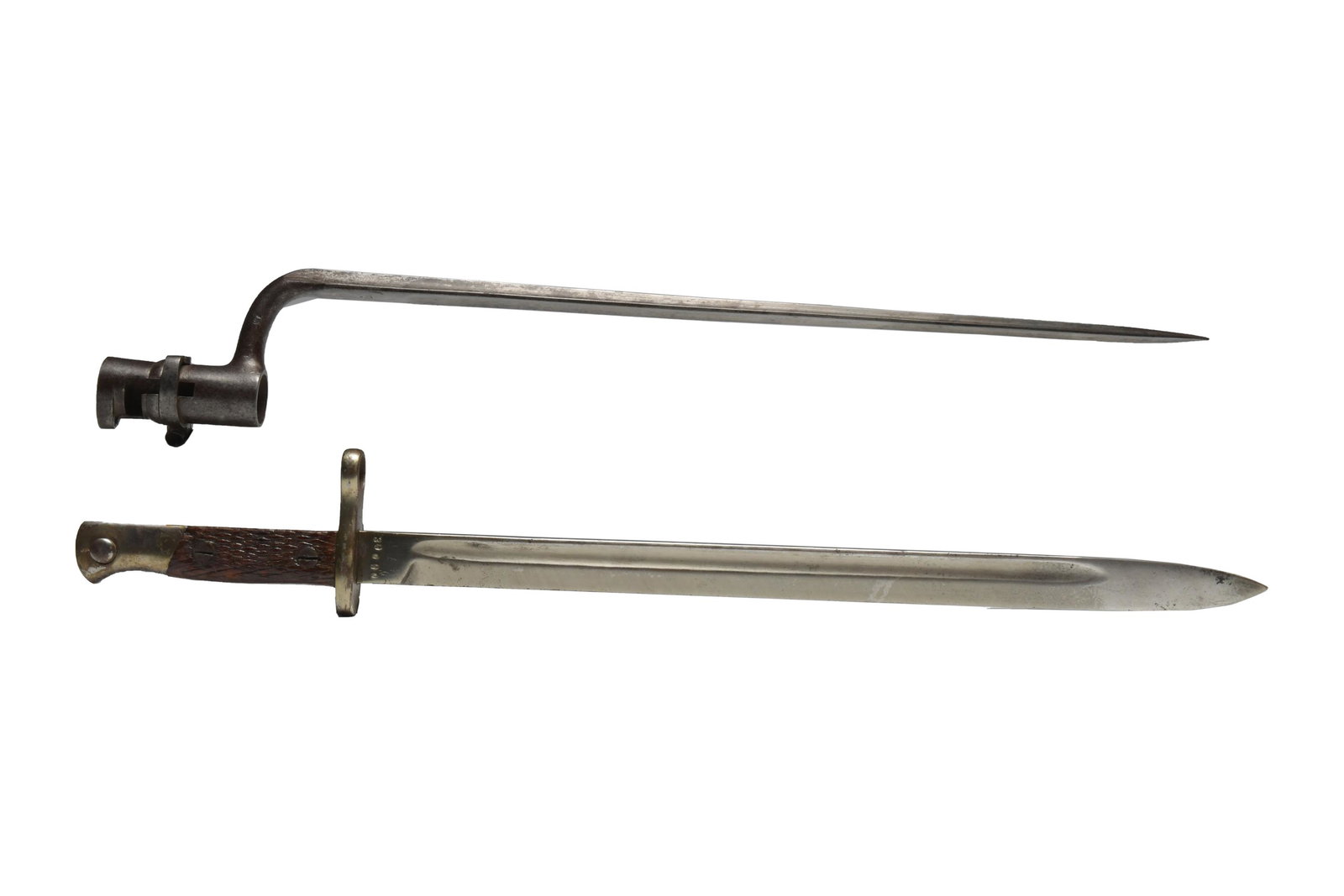 2 M1847 Socket Bayonet, M1913 Sword Bayonet: 2 bayonets: a Civil War era M1847 French import US socket bayonet for 0.69 Calligraphy; and a M1913 Spanish sword bayonet for 7mm Mauser M1916 and 8mm Mauser M1943. Dimensions: 20 5/8 inches long; 52.