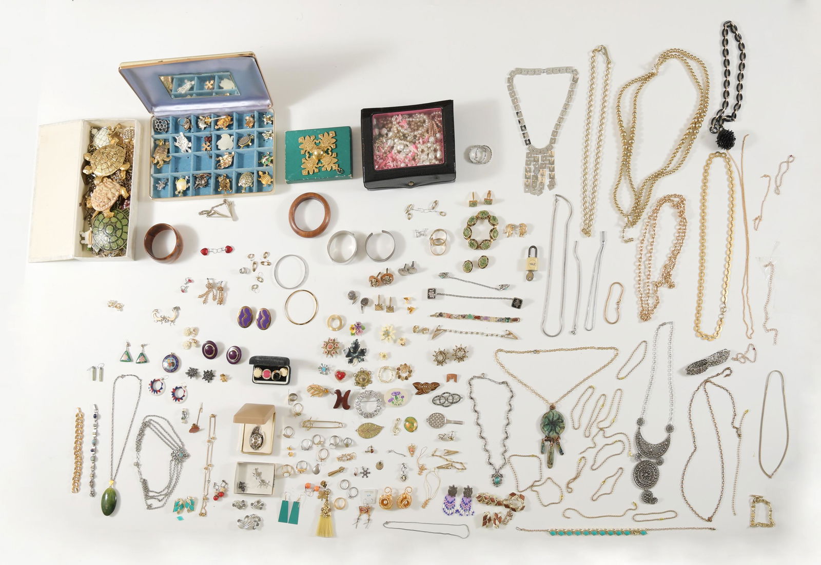 Large Lot of Costume Jewelry (1 of 7)