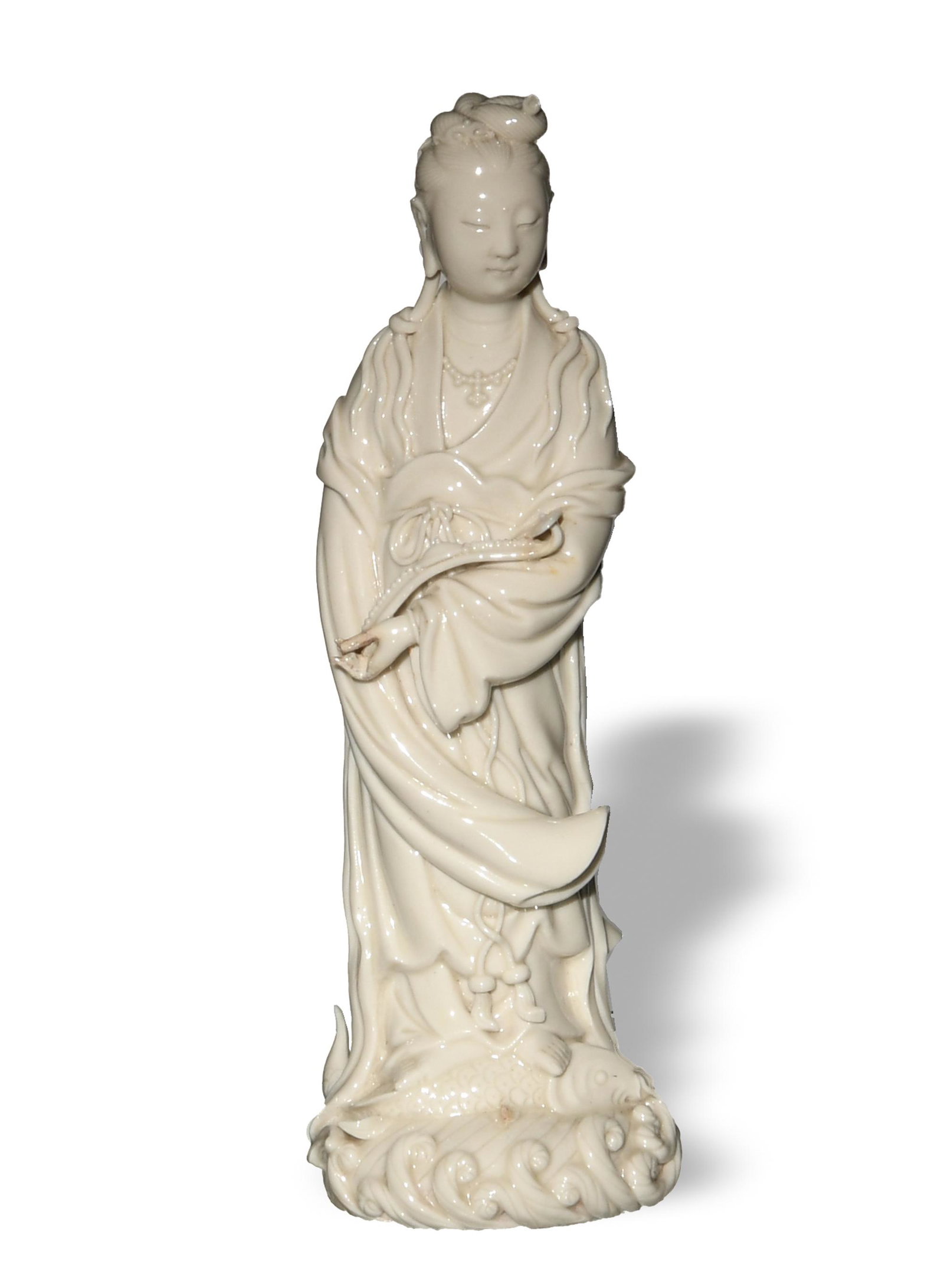 Chinese Blanc de Chine Dehua Guanyin, 19th Century: A Chinese blanc de chine dehua statuette of Guanyin dating from the 19th century with a fitted box. The Guanyin has a 3-character hulu-shaped mark on the reverse, and the Guanyin is depicted holding a