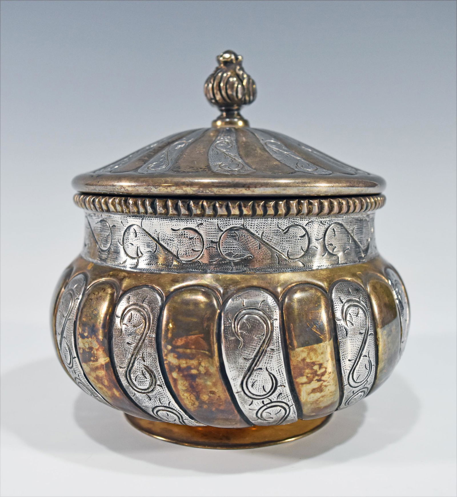 Parcel Gilt Sterling Covered Bowl, Tane Ofebres (1 of 6)
