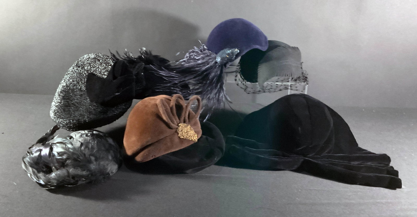 Lot of 8 Fine Vintage Ladies Hats (1 of 8)