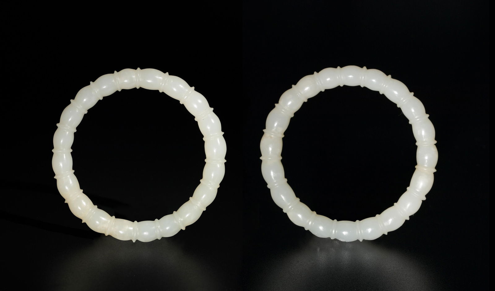 Chinese Pair of White Jade Bangles, 18th Century (1 of 6)