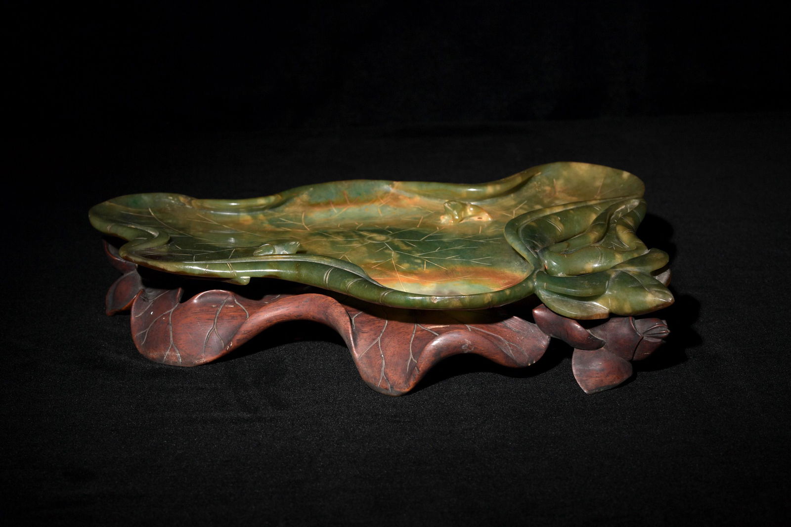 Chinese Jadeite Lotus-Shaped Brush Washer, 19th Century (1 of 12)