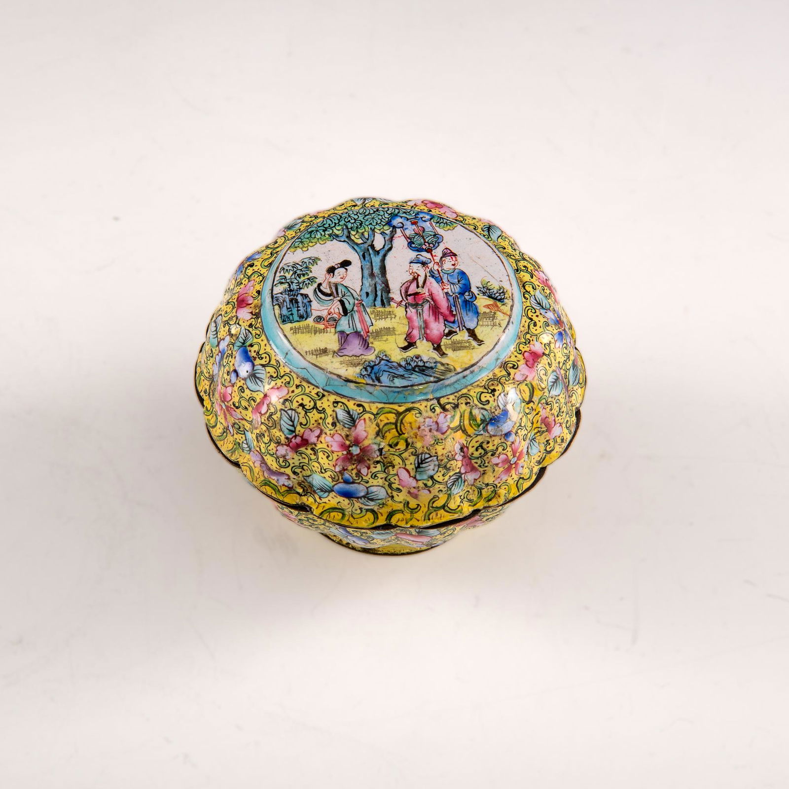 A yellow ground Chinese enamel box dating from the 18th to 19th century. The box features floral (1 of 6)