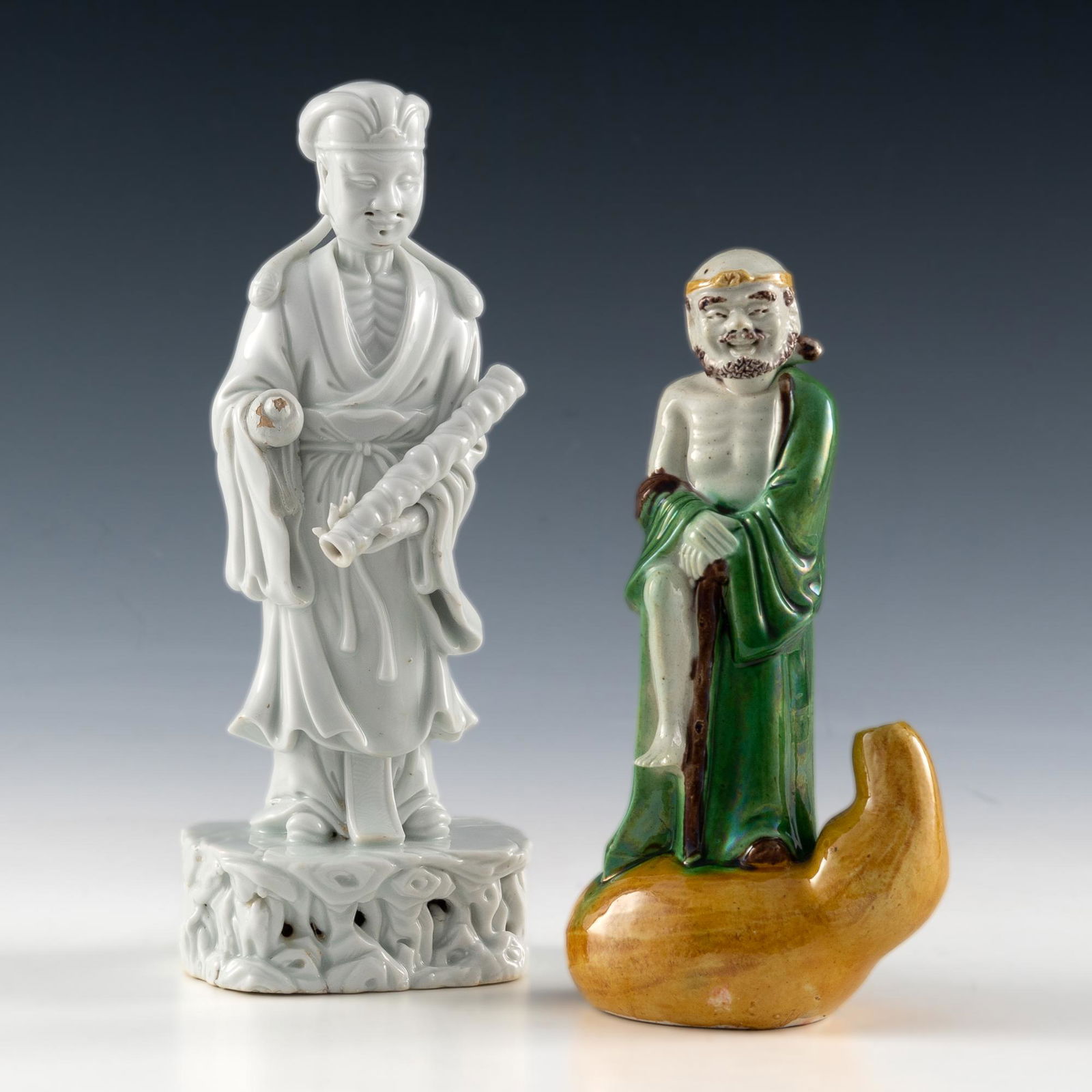 Two Chinese porcelain statues dating from the 19th century. The lot includes: a blanc de chine (1 of 8)