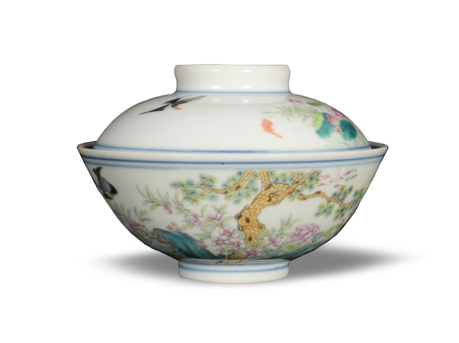 A Chinese famille rose lidded bowl dating from the Daoguang period. The bowl and lid both feature (1 of 8)