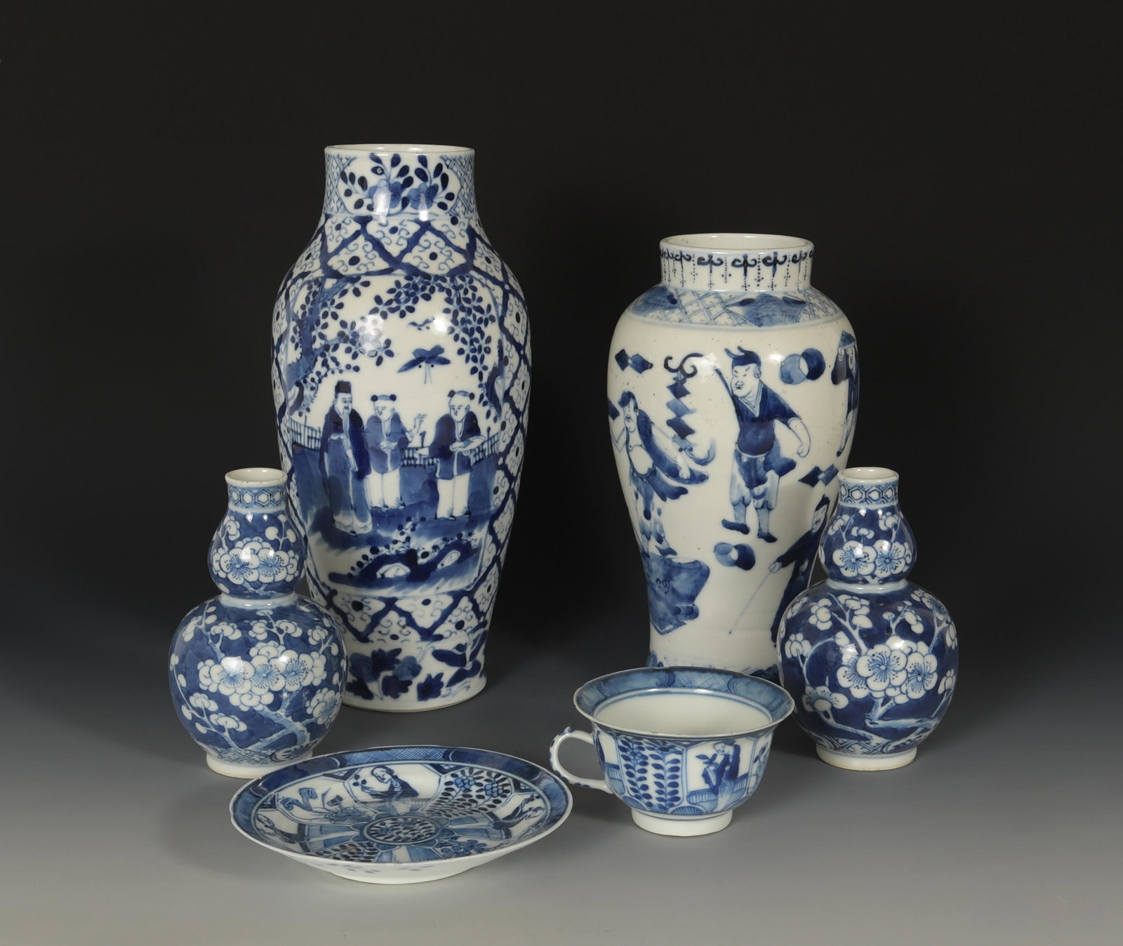 Group of 6 Chinese Blue and White Porcelains, 19th Century (1 of 16)