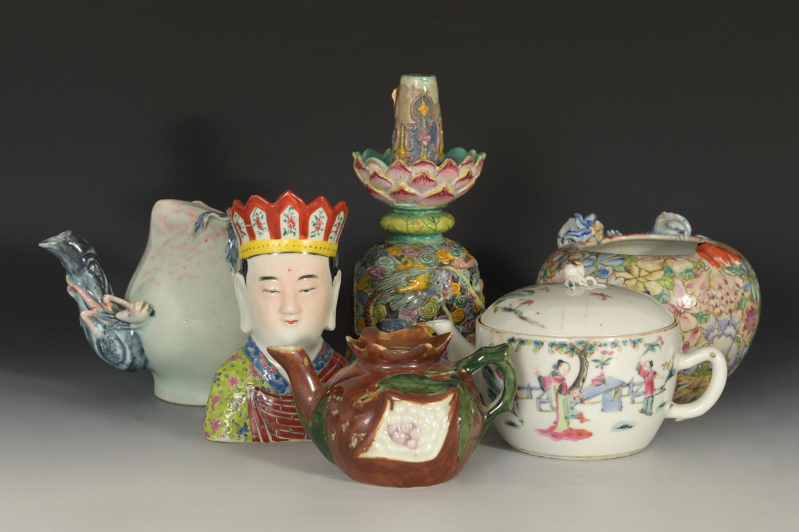 Group of Six Chinese Porcelains, 19-20th Century (1 of 17)