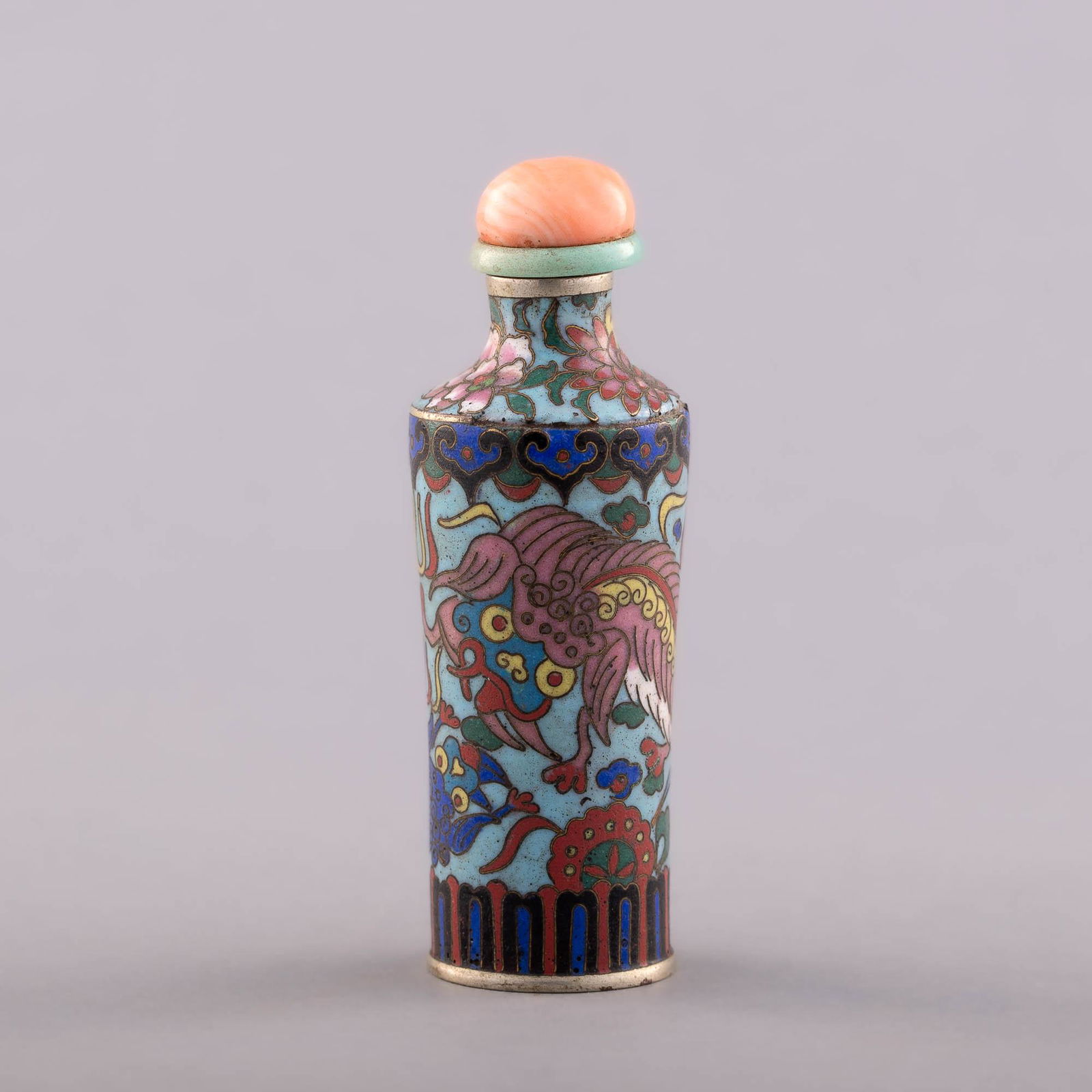 A Chinese cloisonne snuff bottle, 19th century (1 of 8)