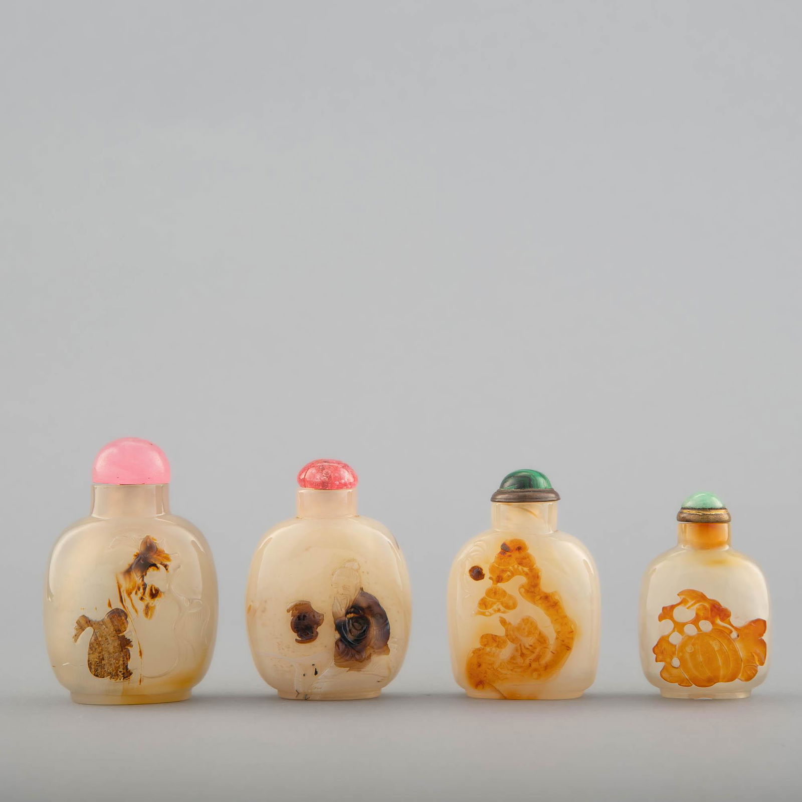 Four Chinese agate snuff bottles, 19th/early 20th century (1 of 6)