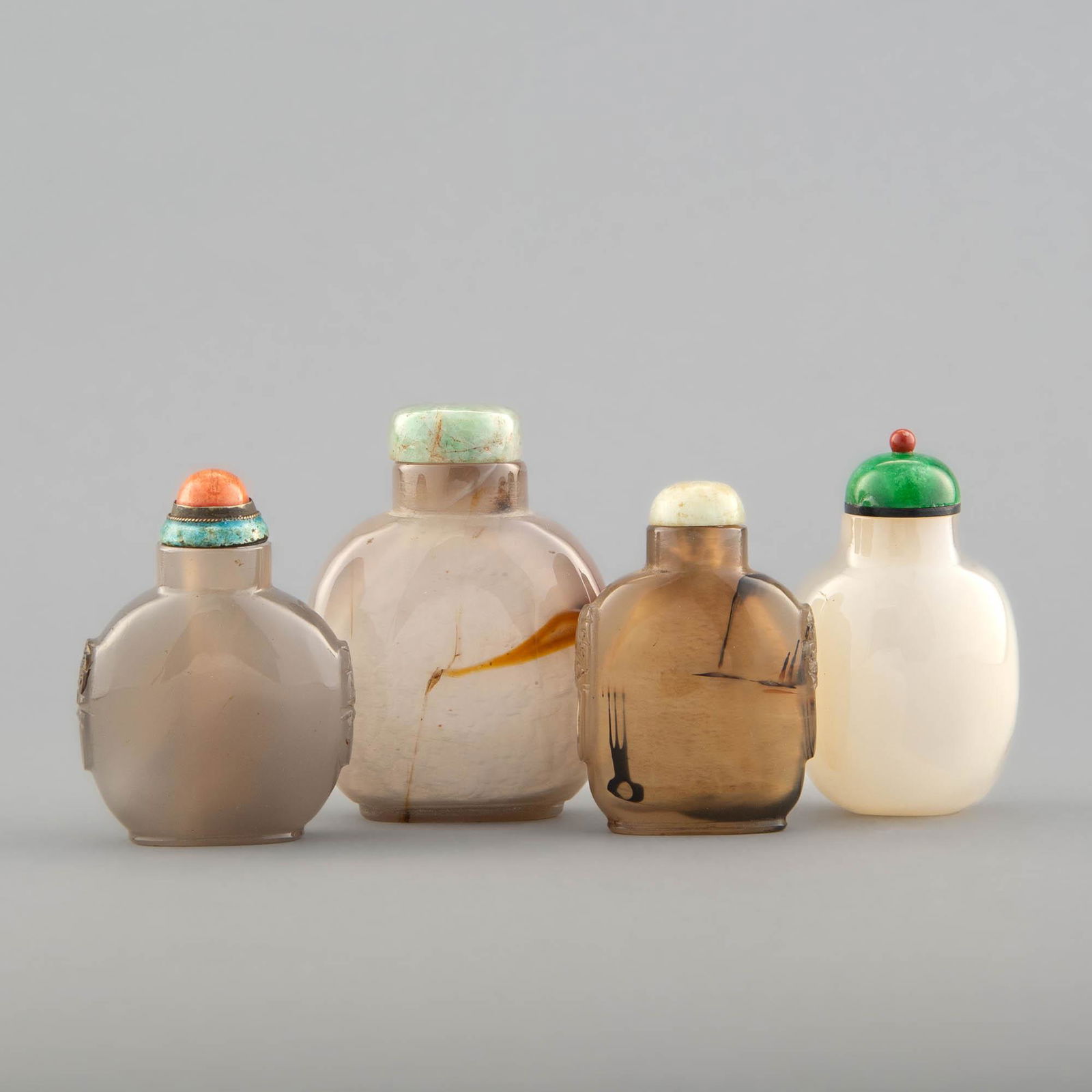 Four Chinese agate snuff bottles, 19th/early 20th century (1 of 6)