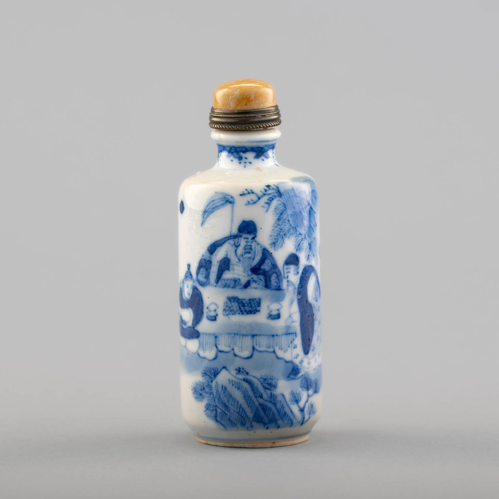 A Chinese blue and white snuff bottle, 19th century (1 of 6)