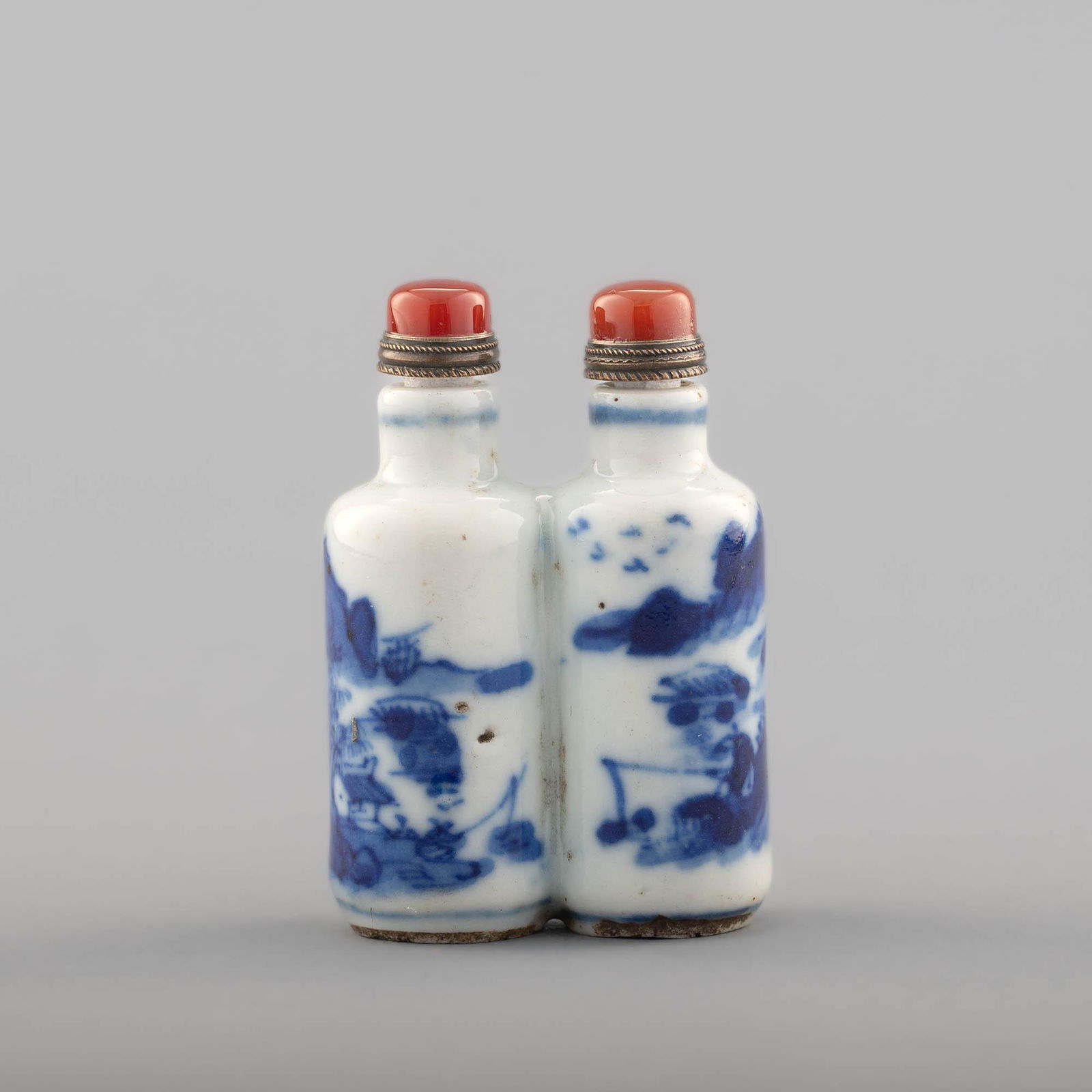 A Chinese blue and white double snuff bottle, 19th century (1 of 7)