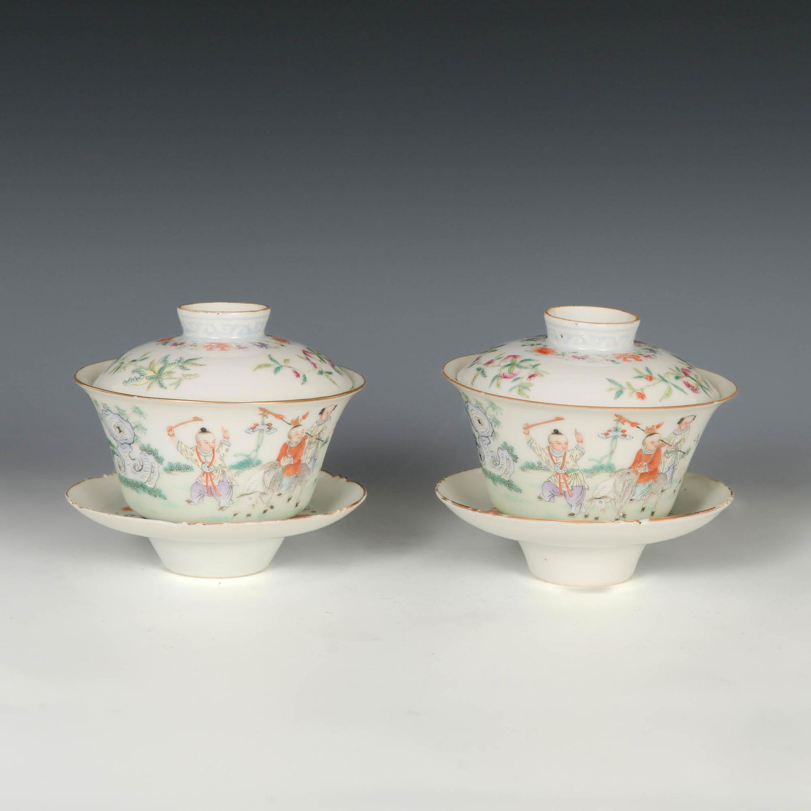 A pair of Chinese porcelain cups with lids and dishes, Republic period (1 of 14)