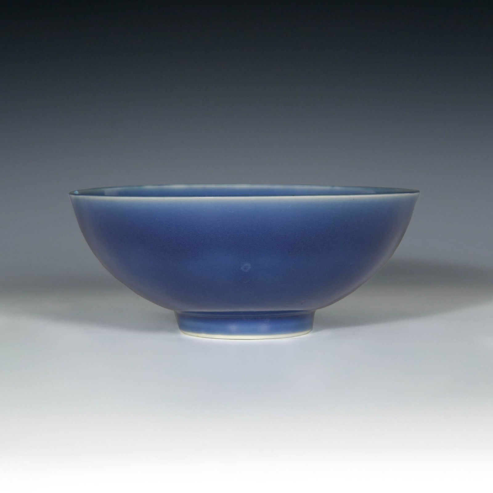 A Chinese blue glazed bowl, Guangxu period (1 of 5)