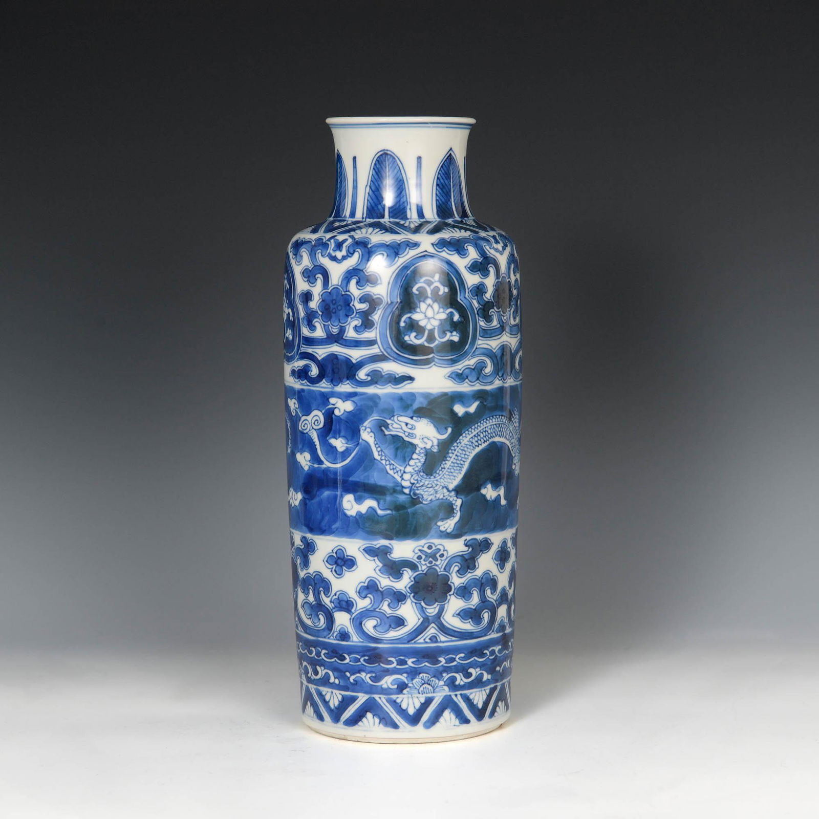 A Chinese blue and white cylindrical vase, Kangxi period (1 of 6)