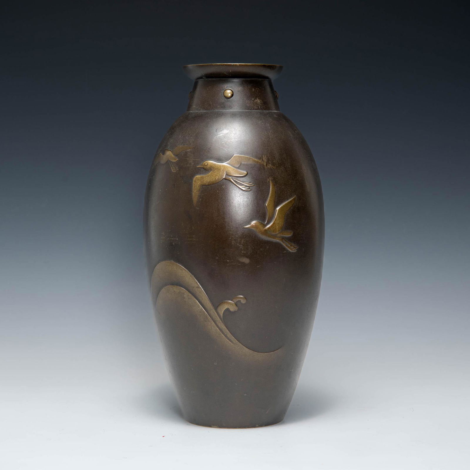A Japanese Art Deco bronze vase, Taisho/Showa (1 of 7)