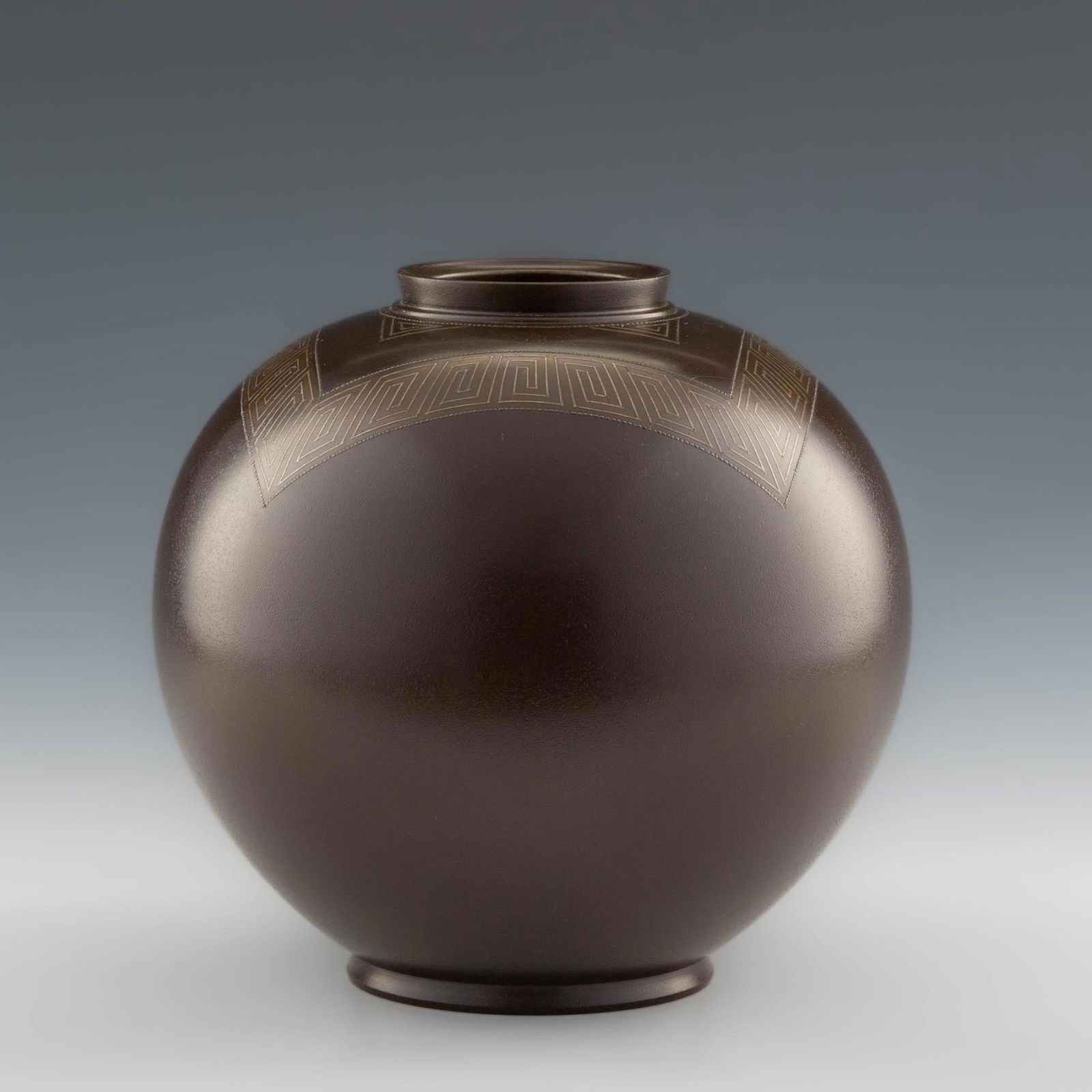 A Japanese Art Deco bronze vase, Taisho/Showa (1 of 7)