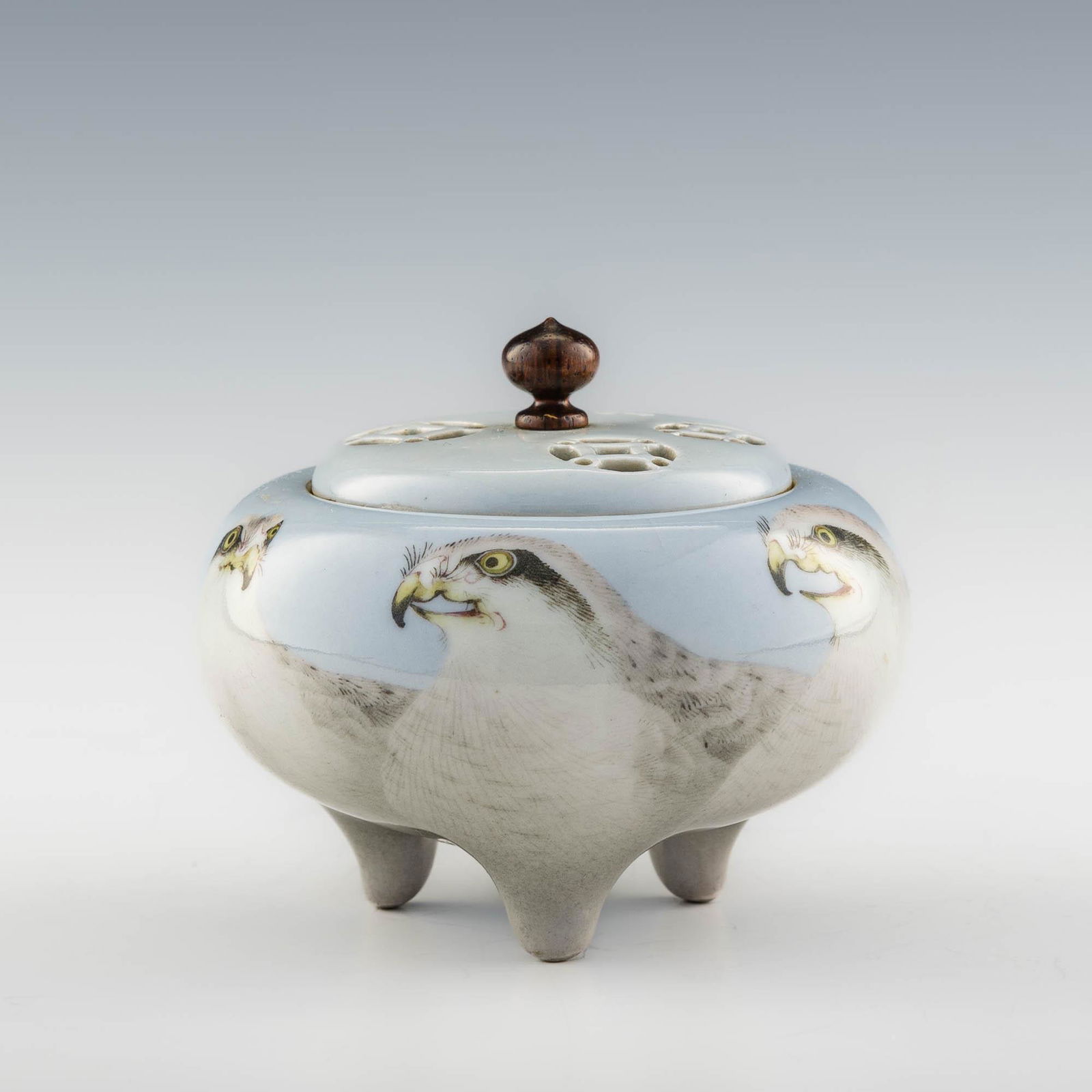 A Japanese porcelain censer by Makuzu Kozan, Meiji (1 of 9)