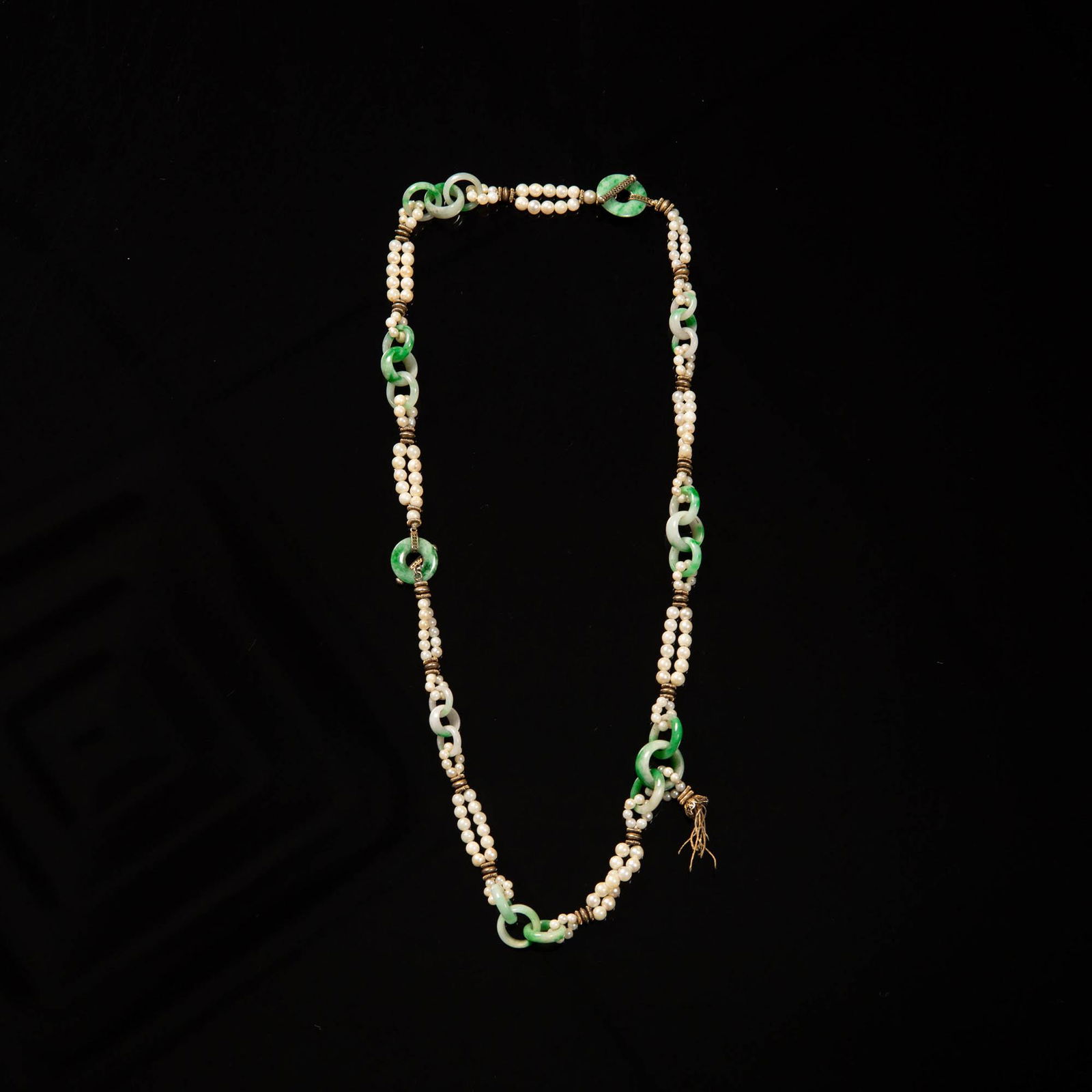 A Chinese necklace and matching bracelet with pearls and jadeite, Both with a double strand of (1 of 4)