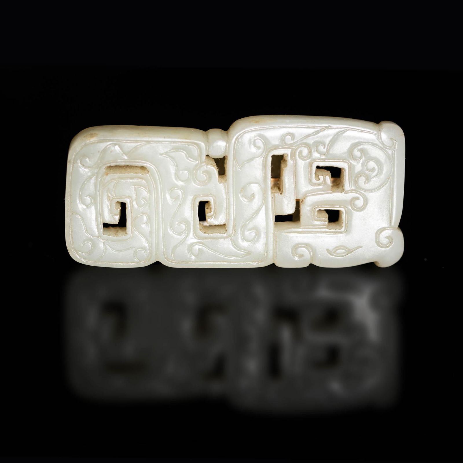 A Chinese dragon toggle, 19th century (1 of 3)