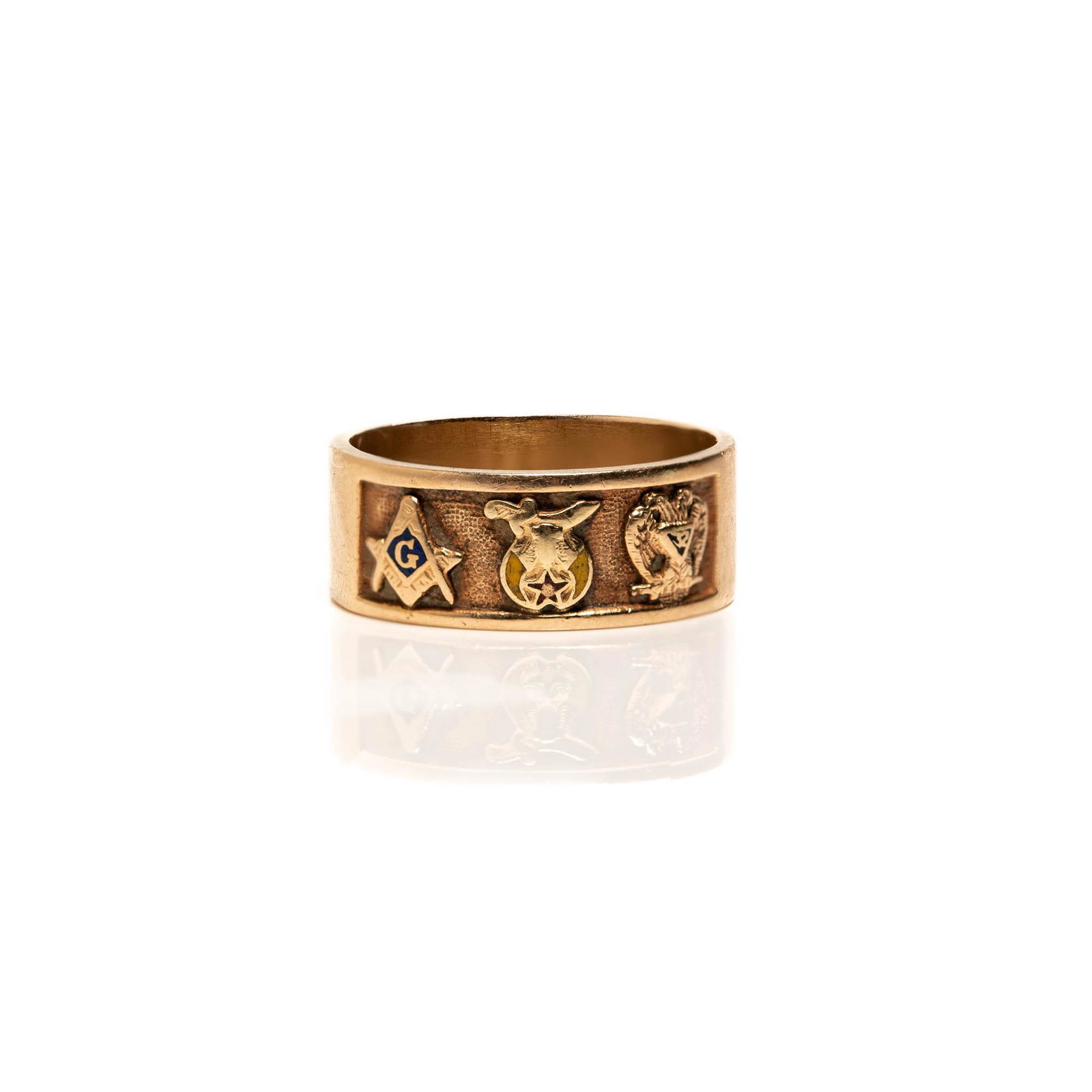A fourteen karat gold ring (1 of 6)