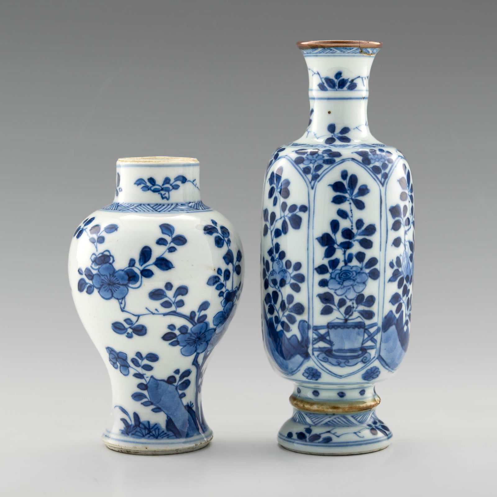 Two Chinese export blue and white vases, 17th century (1 of 9)