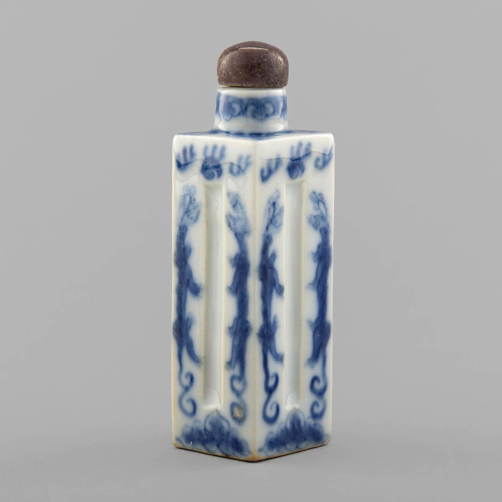 A Chinese blue and white dragon square snuff bottle, 19th century (1 of 10)
