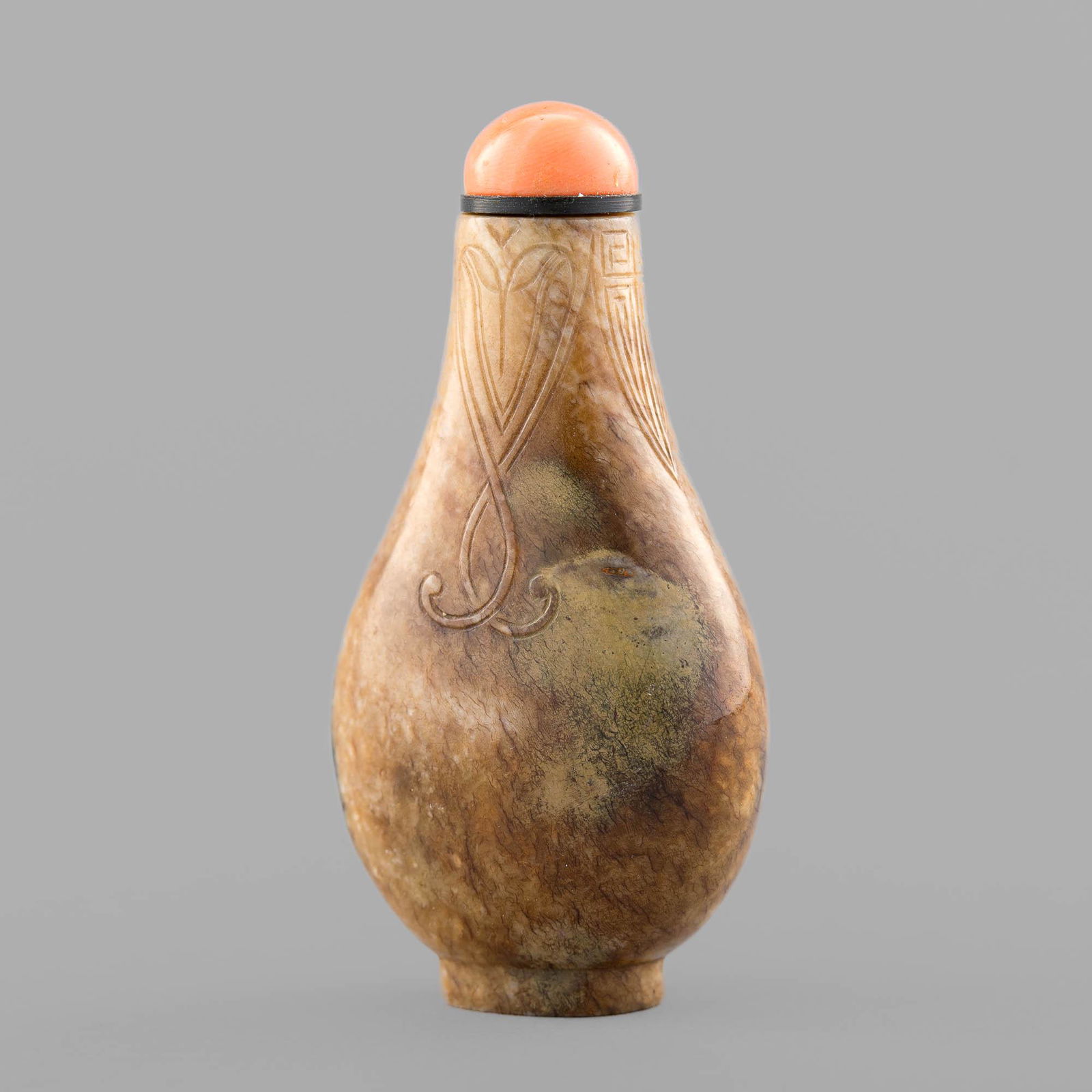 A Chinese jade snuff bottle, 18th century (1 of 11)