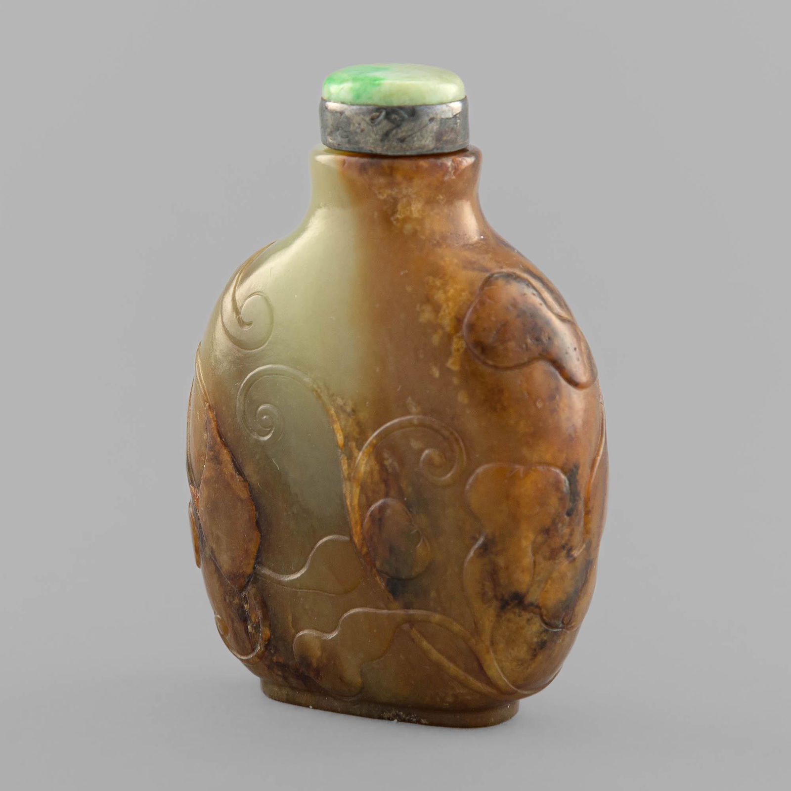 A Chinese carved yellow jade snuff bottle, 18th century (1 of 8)
