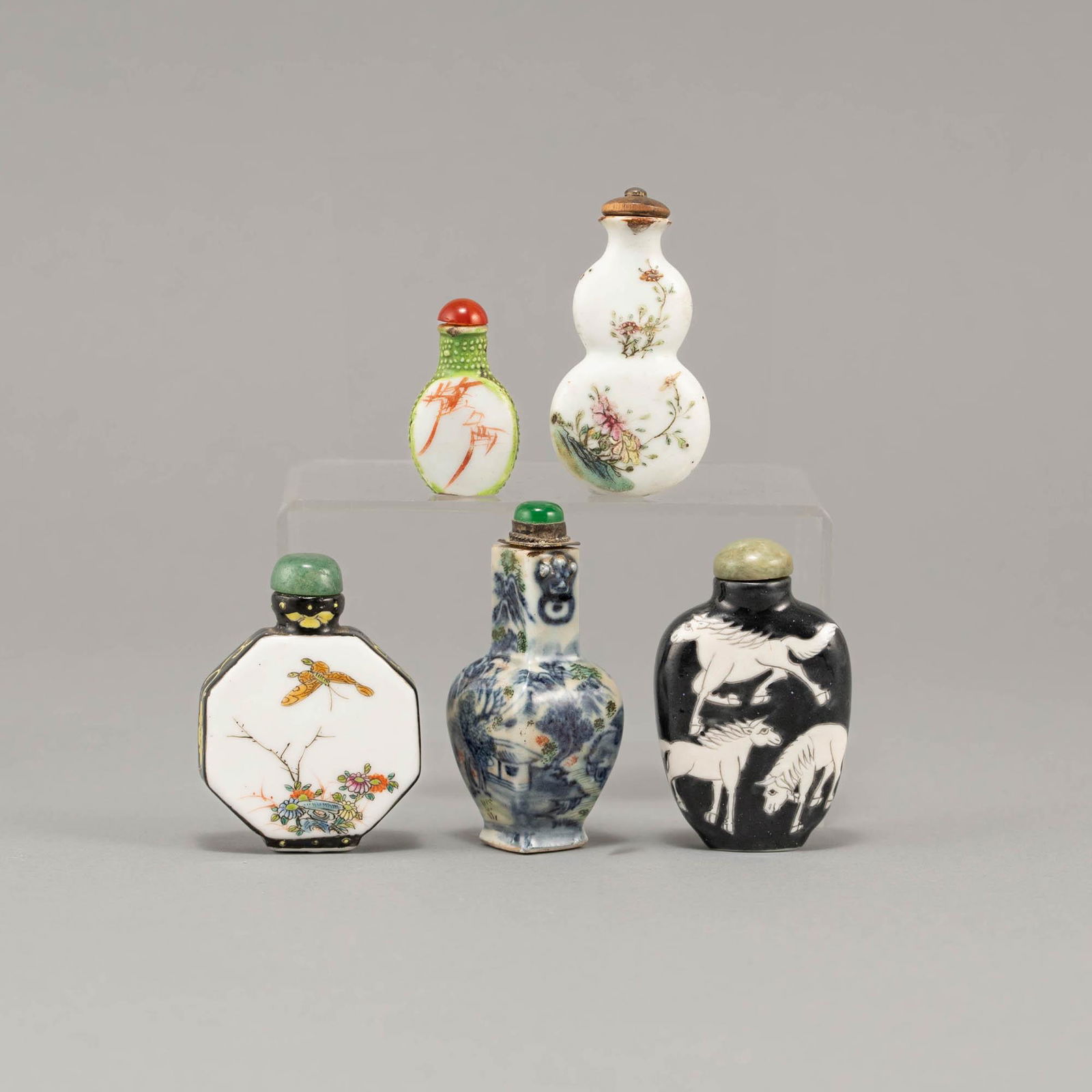 Five Chinese famille rose snuff bottles, 18th/19th century (1 of 11)