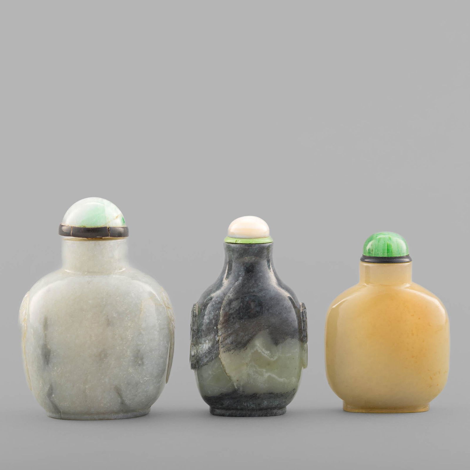Three Chinese carved jade snuff bottles, 18th/19th century (1 of 10)