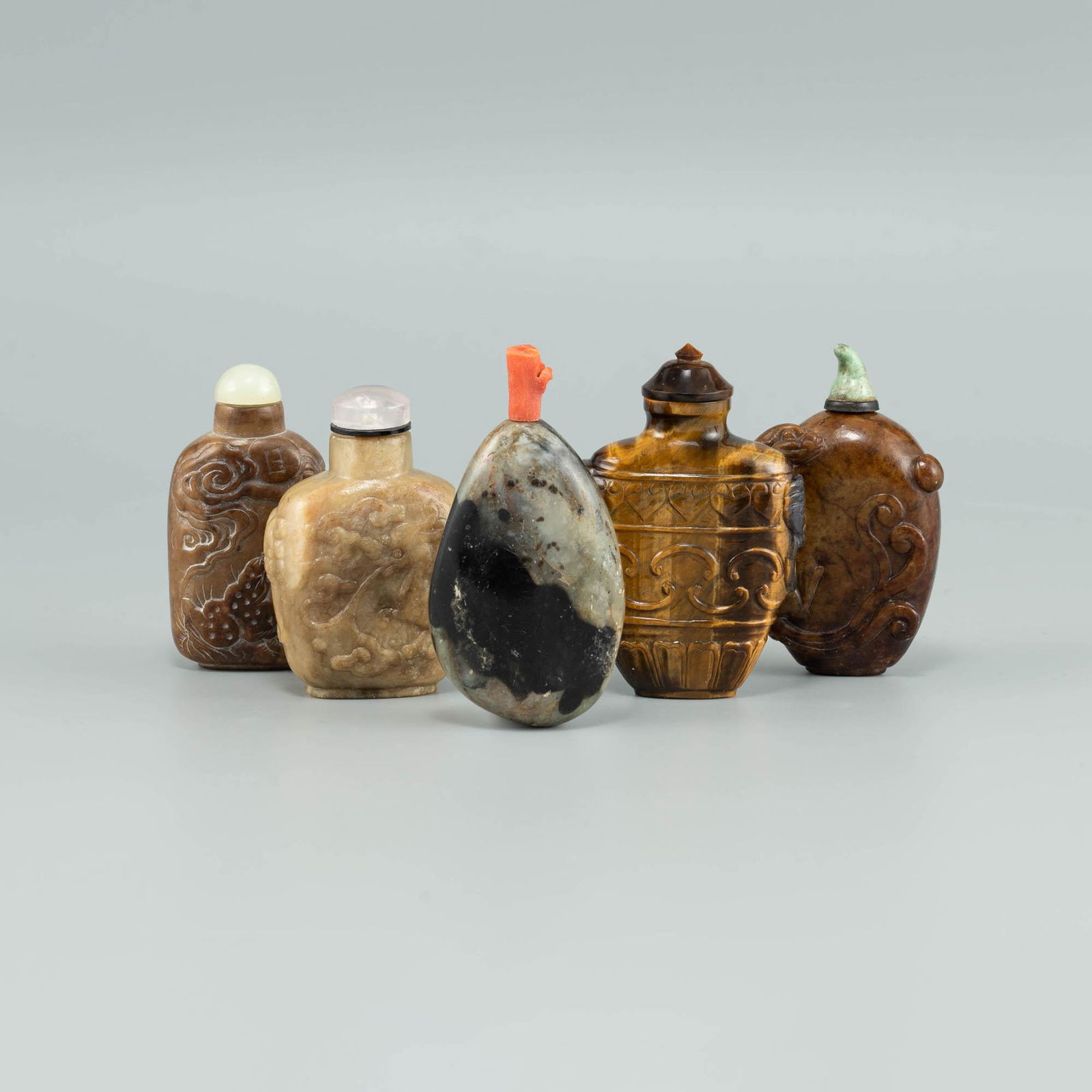 Five assorted Chinese carved stone snuff bottles, 19th/early 20th century (1 of 8)