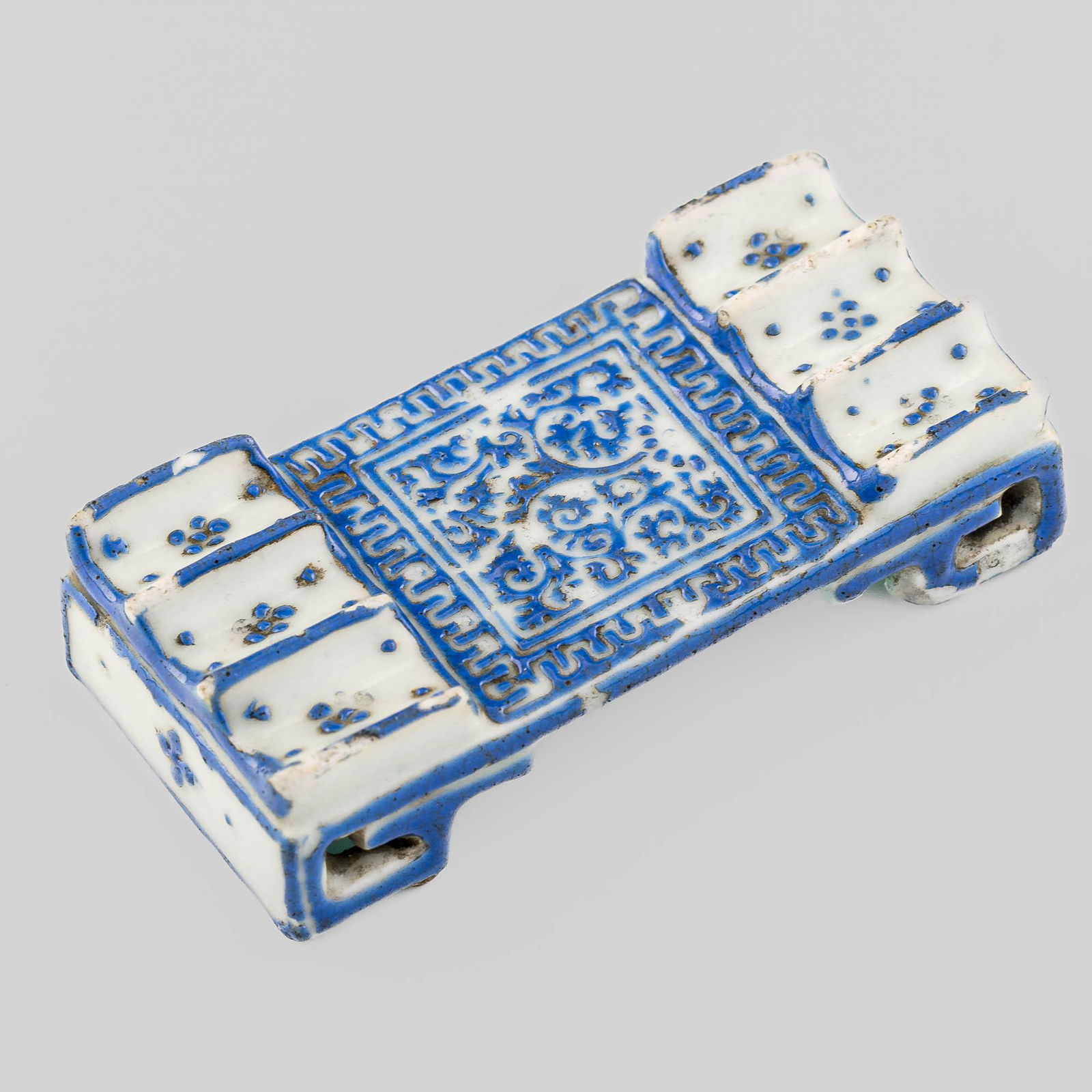 A Chinese blue-enameled porcelain ink stand, Qianlong period, Qing dynasty (1 of 10)
