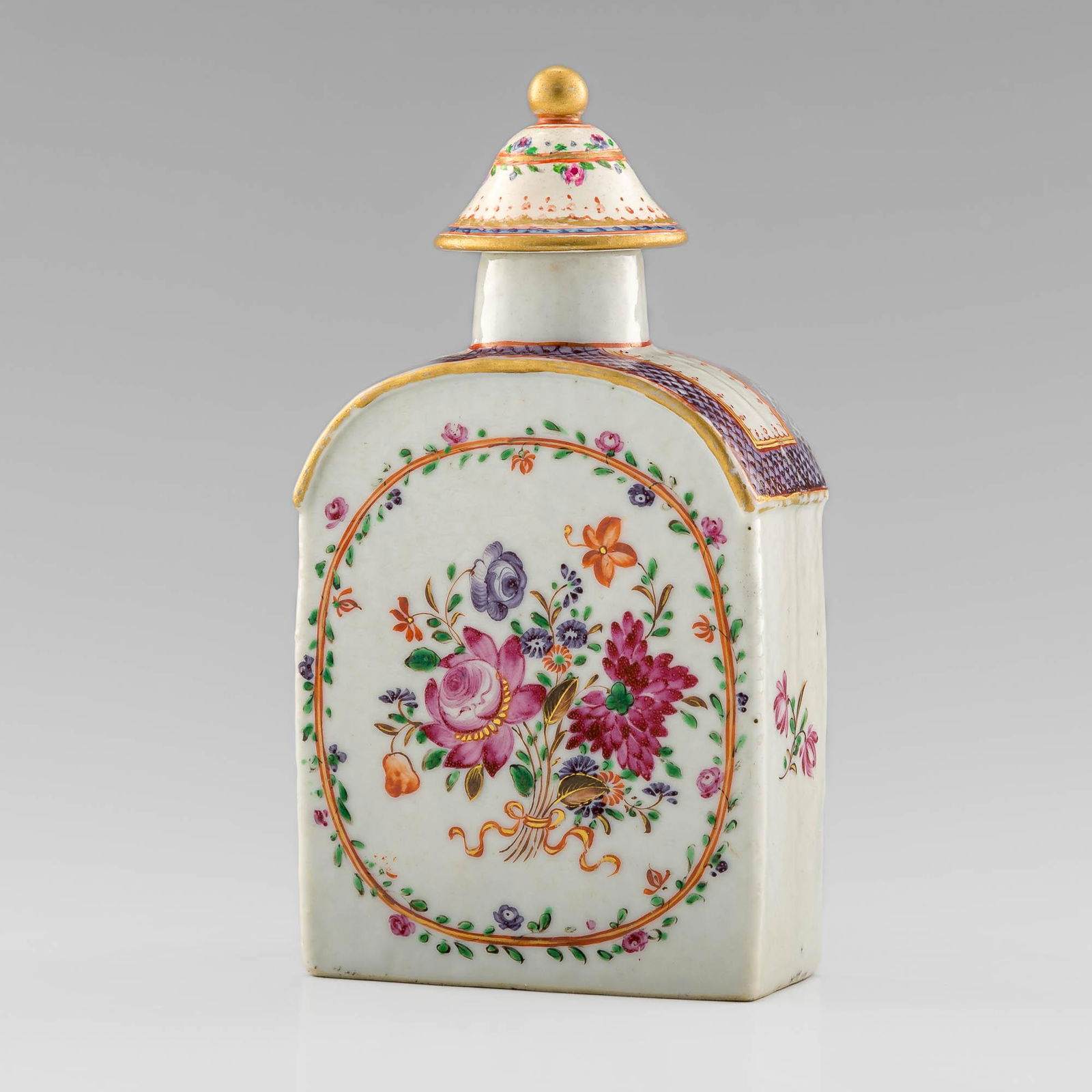 A Chinese export famille rose tea canister, 18th century (1 of 19)