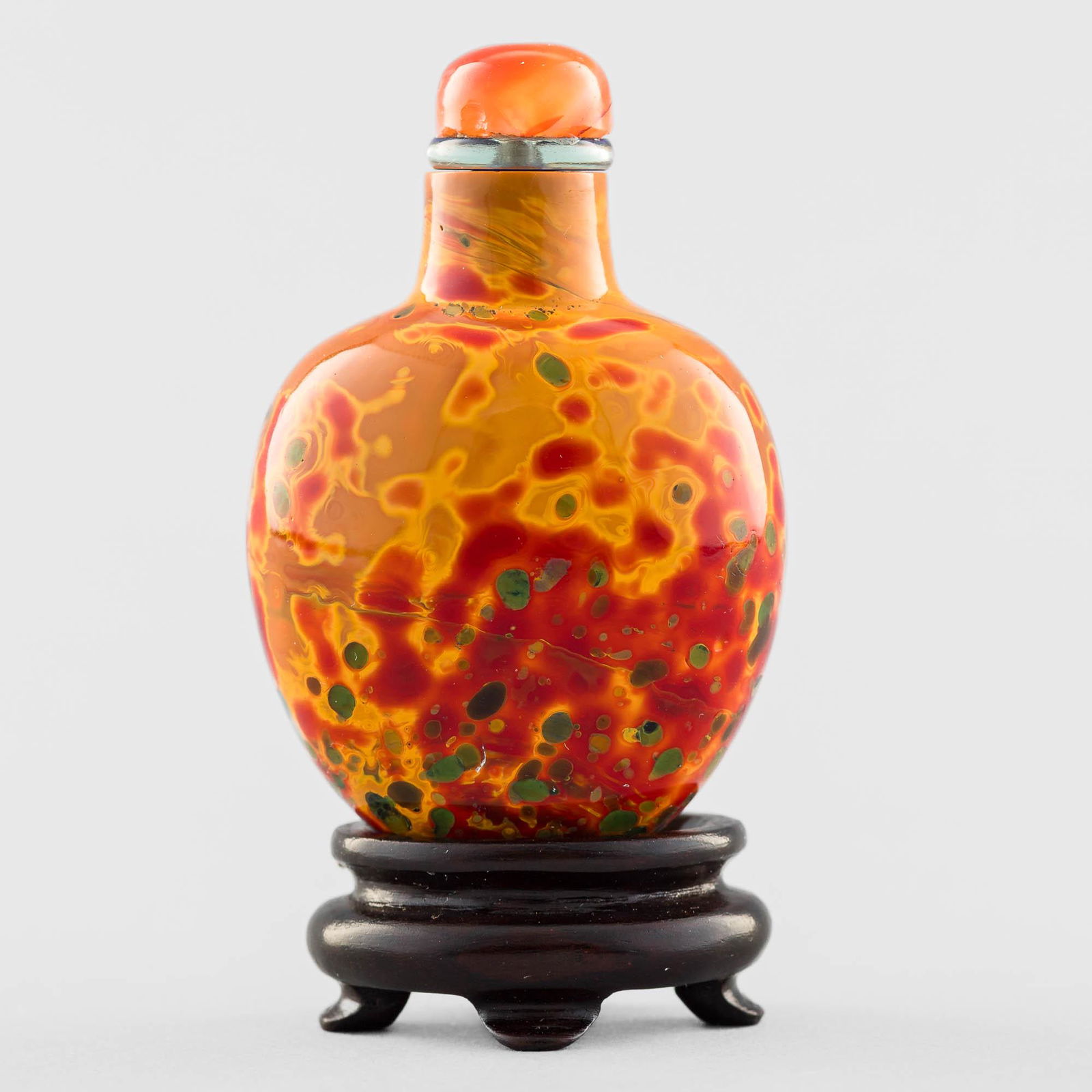 A Chinese Peking glass snuff bottle, 18th/19th century (1 of 11)
