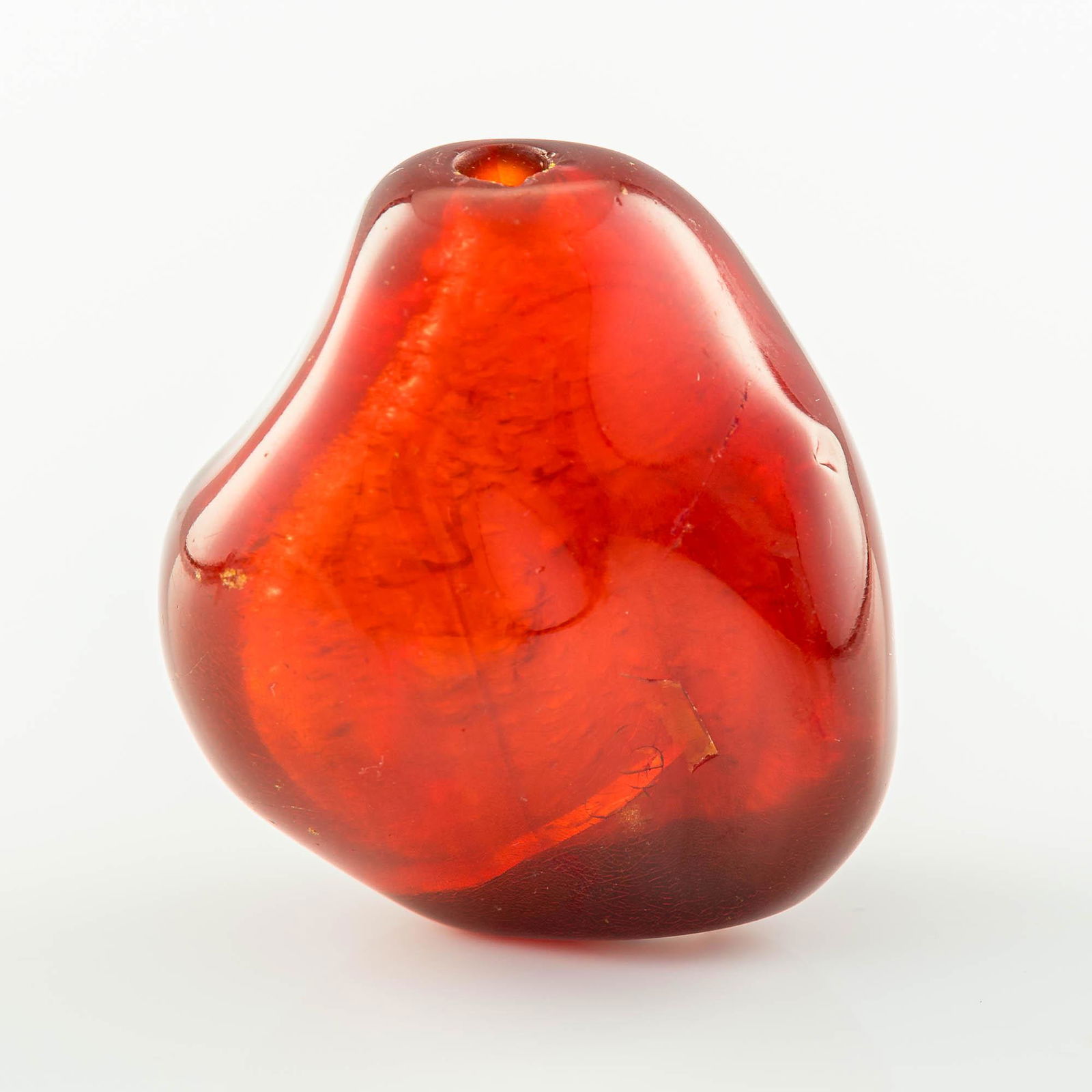 A Chinese amber snuff bottle, early 19th century (1 of 6)
