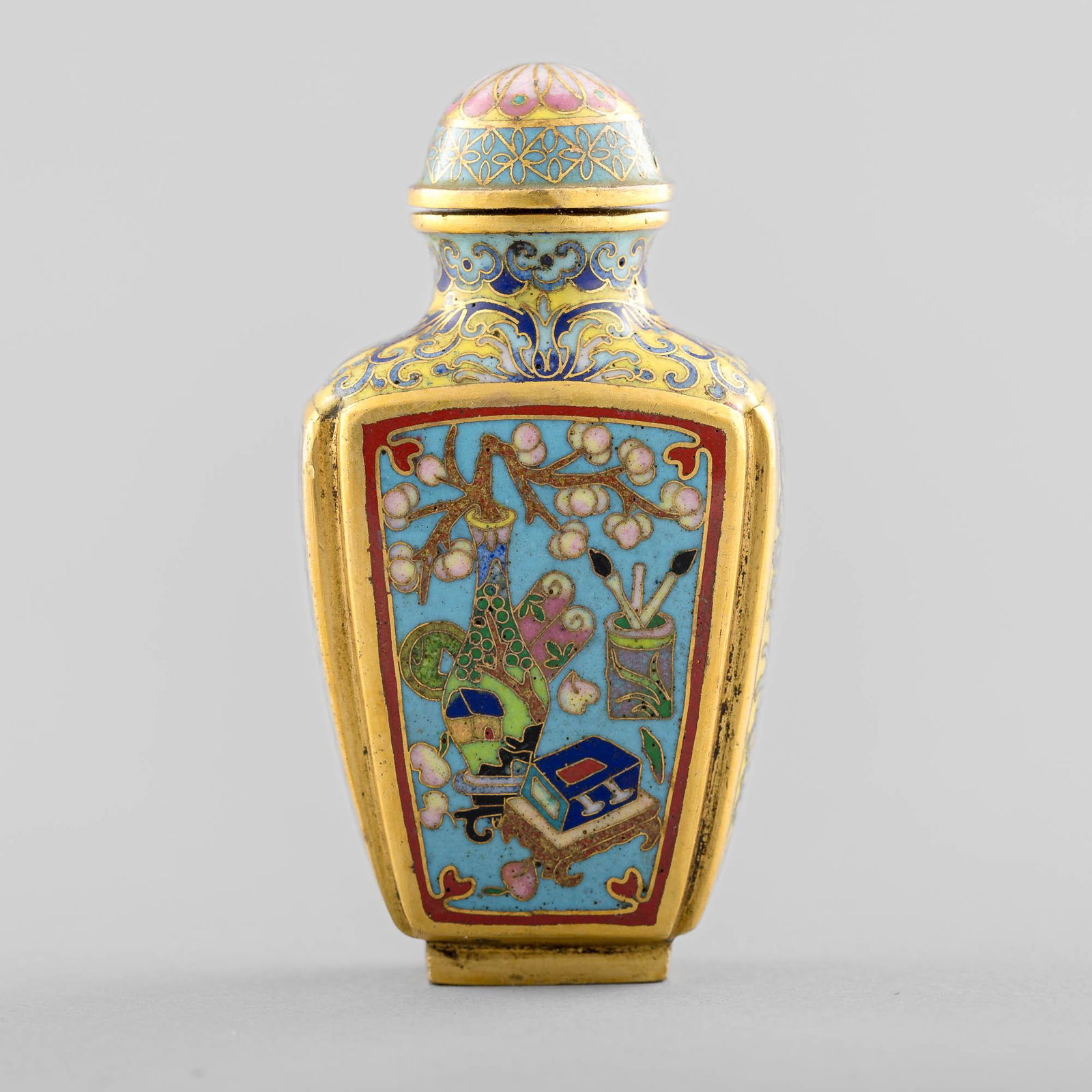 A Chinese cloisonne snuff bottle, Republic period (1 of 14)