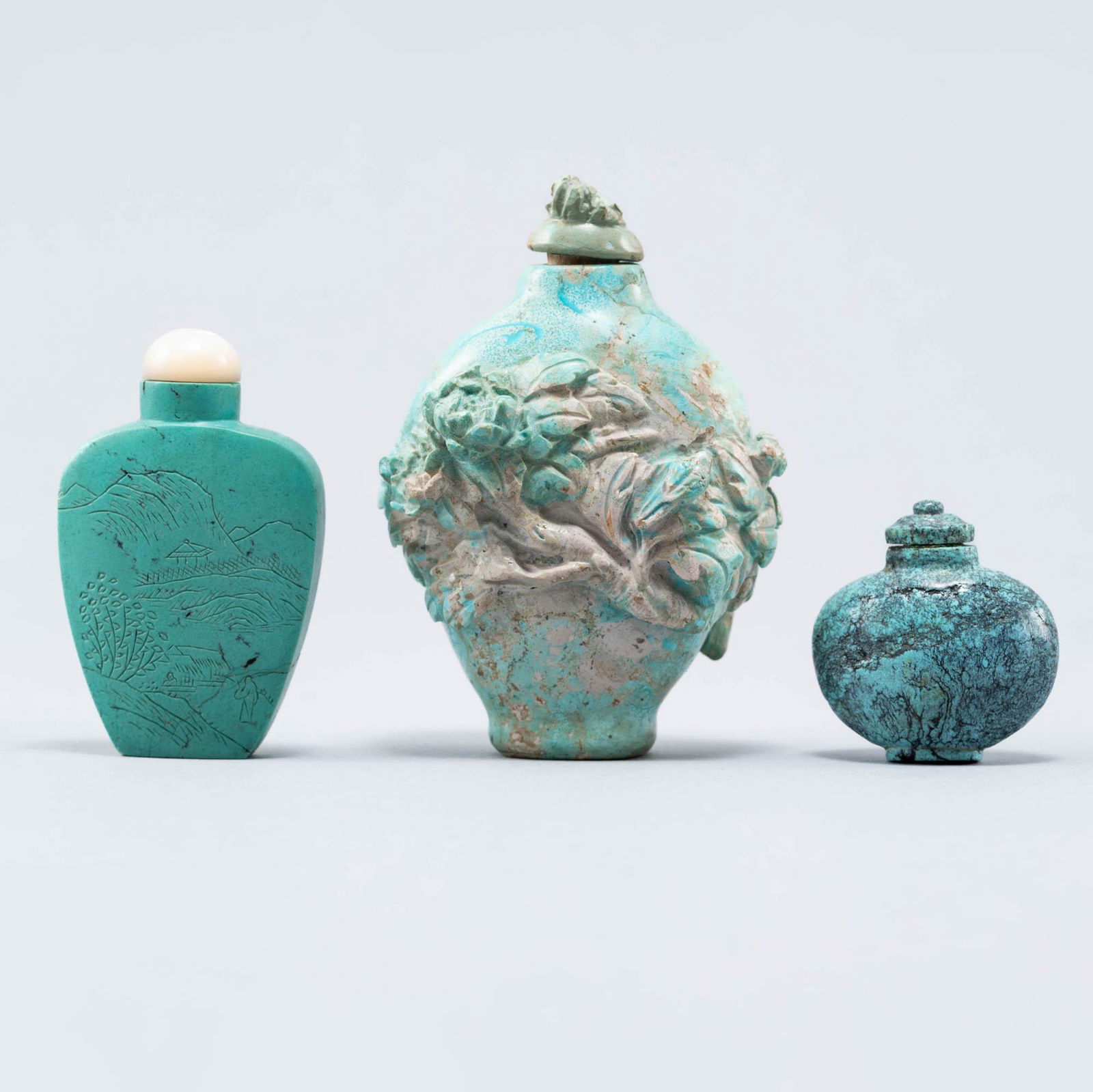 Three Chinese carved turquoise snuff bottles, 19th/20th century (1 of 7)