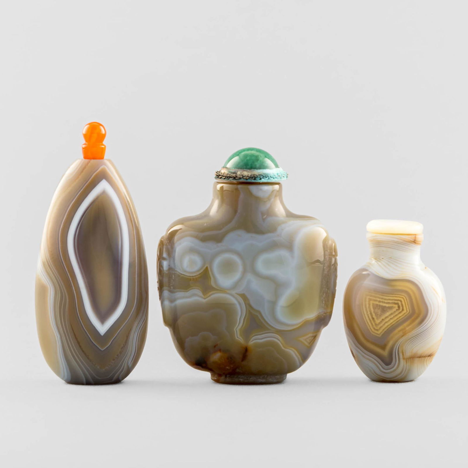 Three Chinese agate snuff bottles, 18th/19th century (1 of 8)