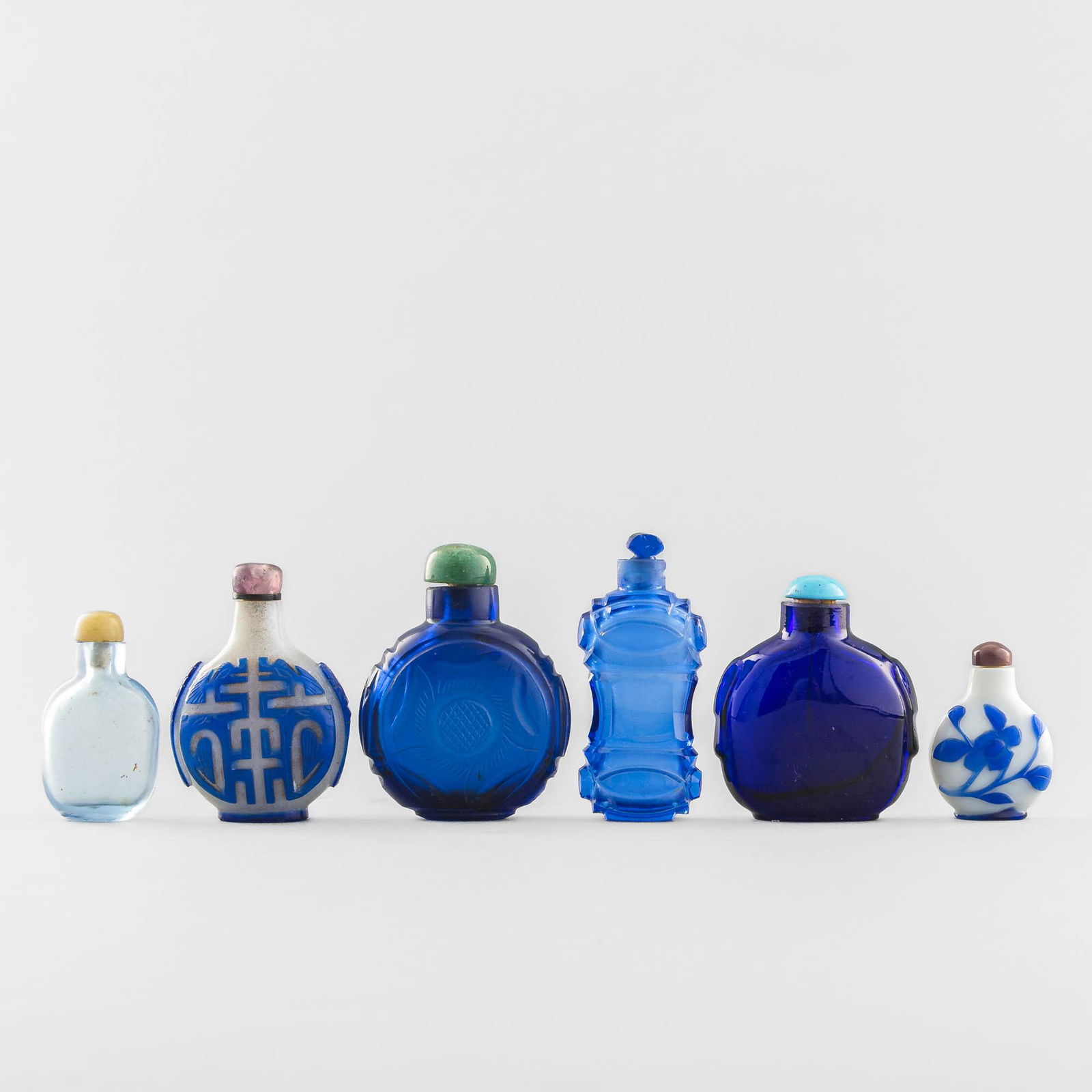 Six Chinese blue and blue-overlay glass snuff bottles, 19th/20th century (1 of 7)