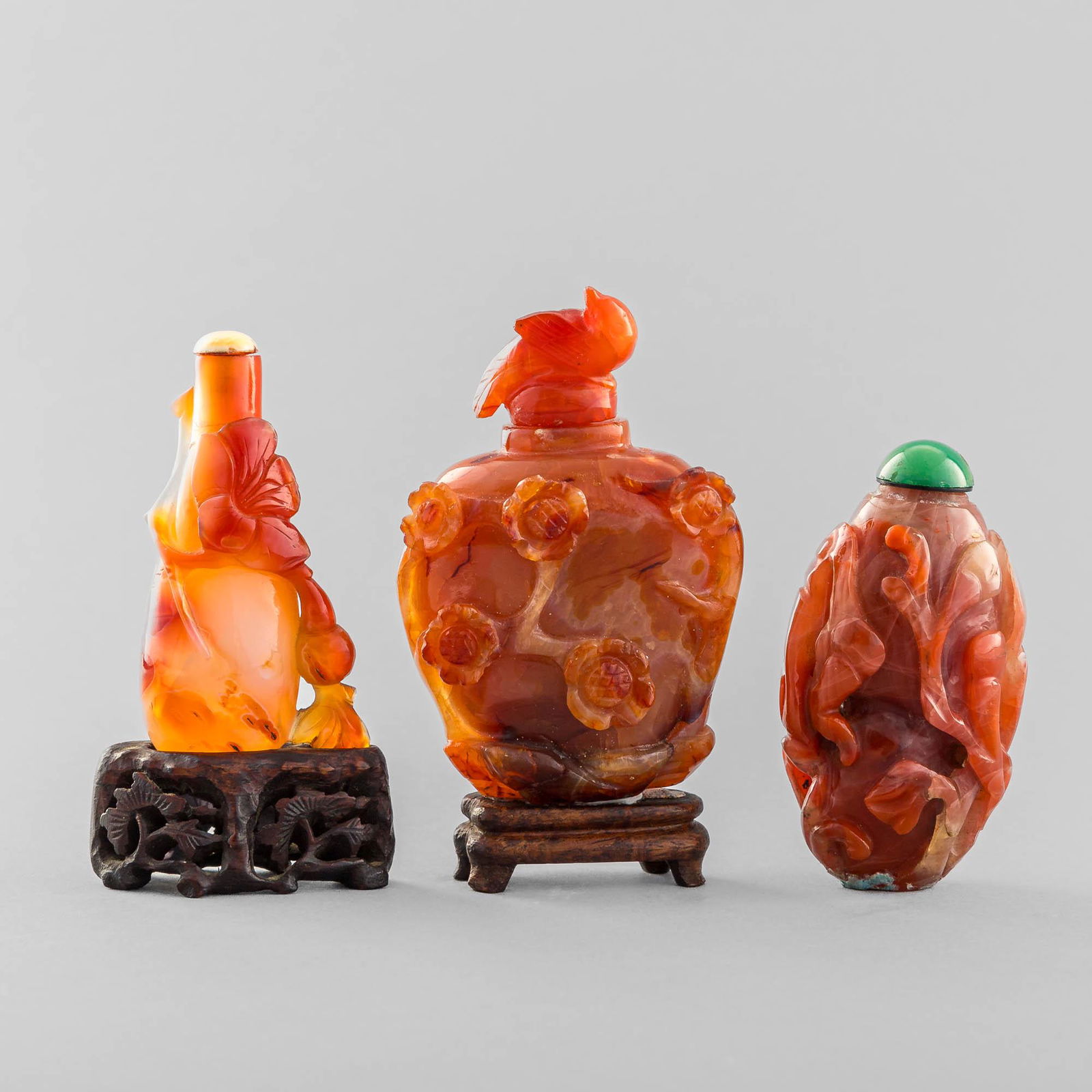 Three Chinese carved red agate snuff bottles, 19th/20th century (1 of 10)