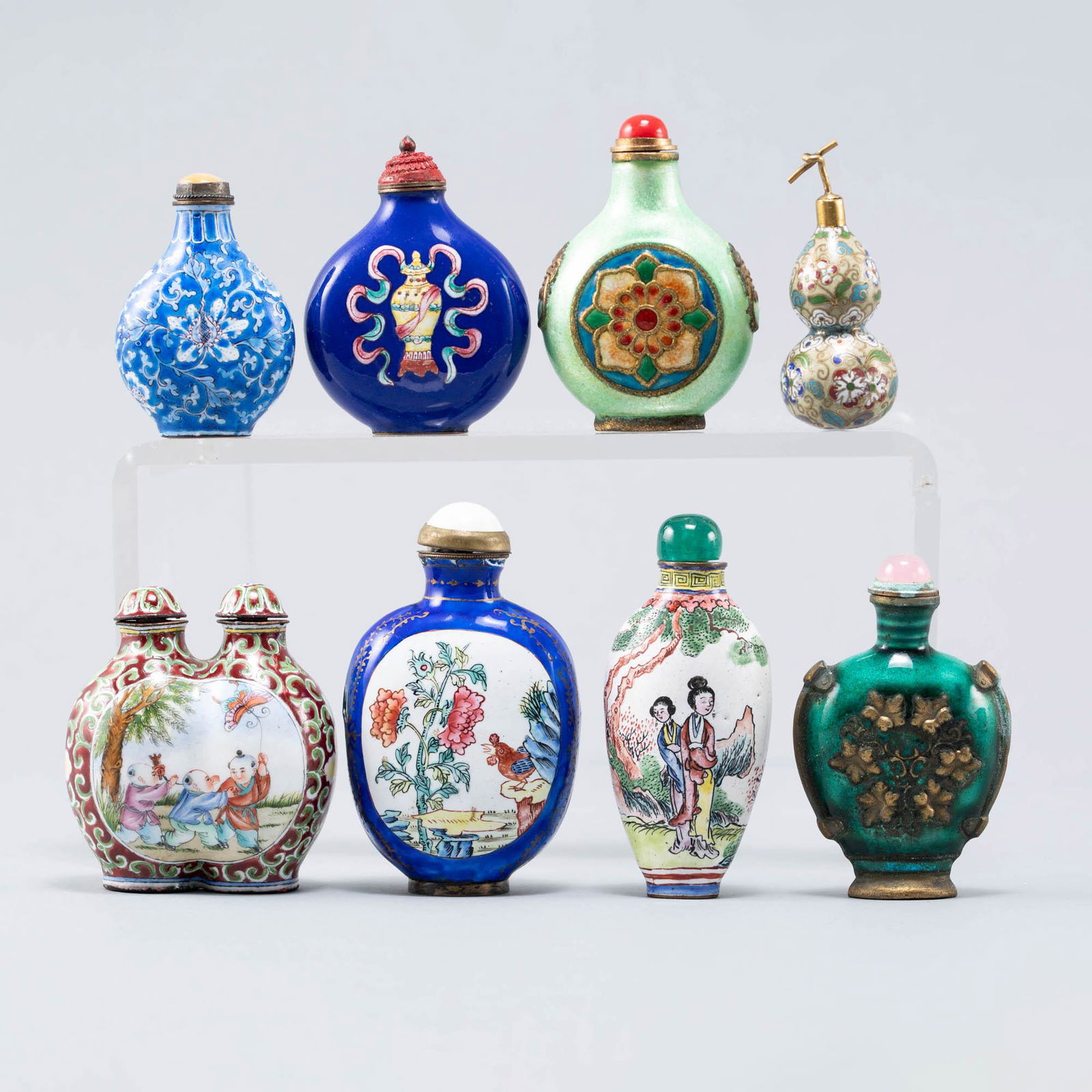 Eight assorted Chinese snuff bottles, 19th/20th century (1 of 4)