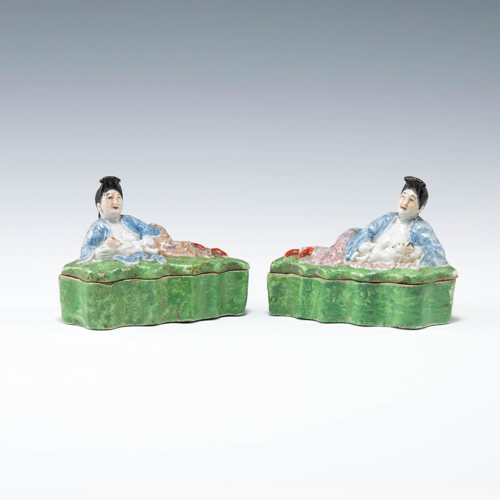 A pair of Chinese famille rose figural boxes, late 19th century (1 of 7)