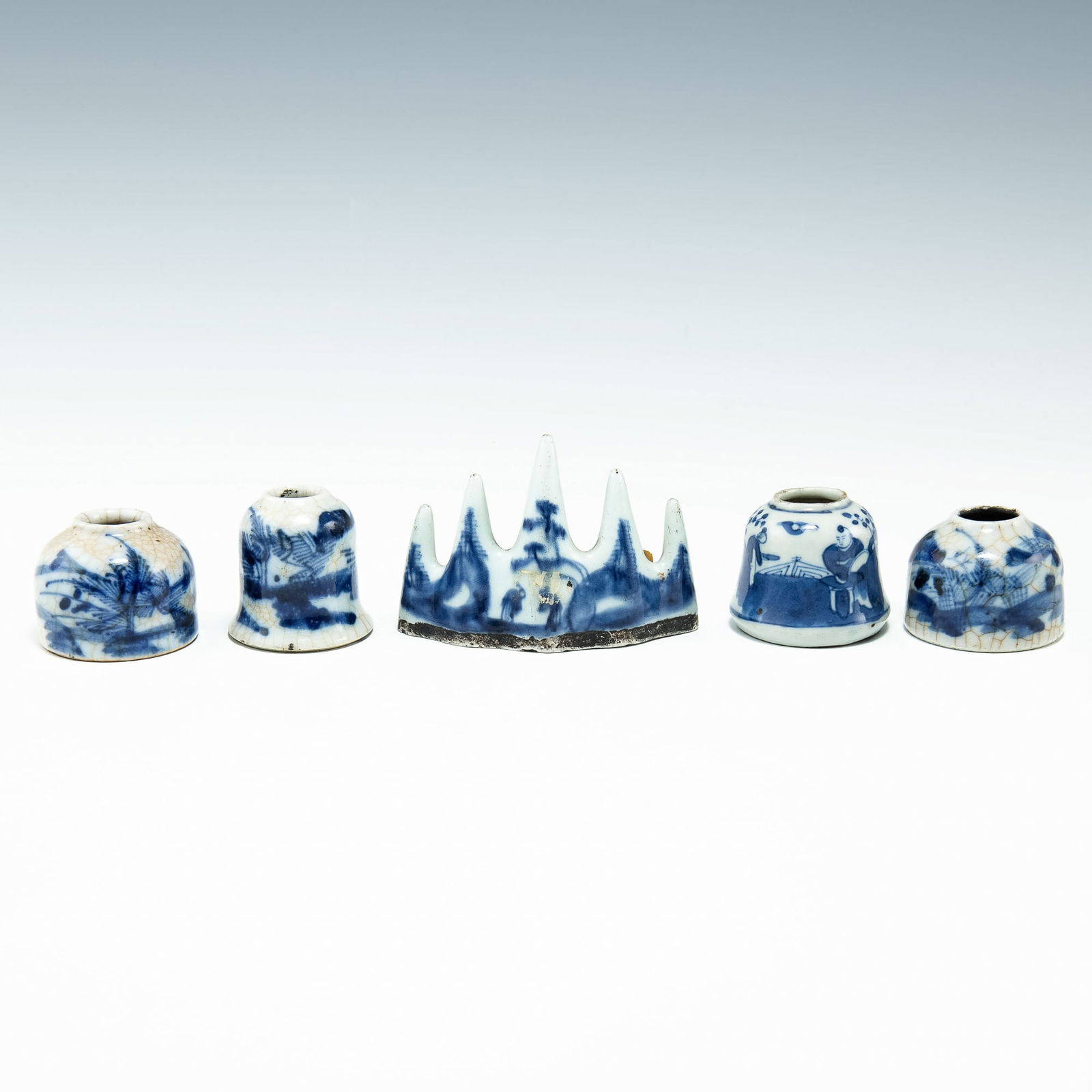 Five Chinese blue and white porcelain scholar's items, 19th century (1 of 5)
