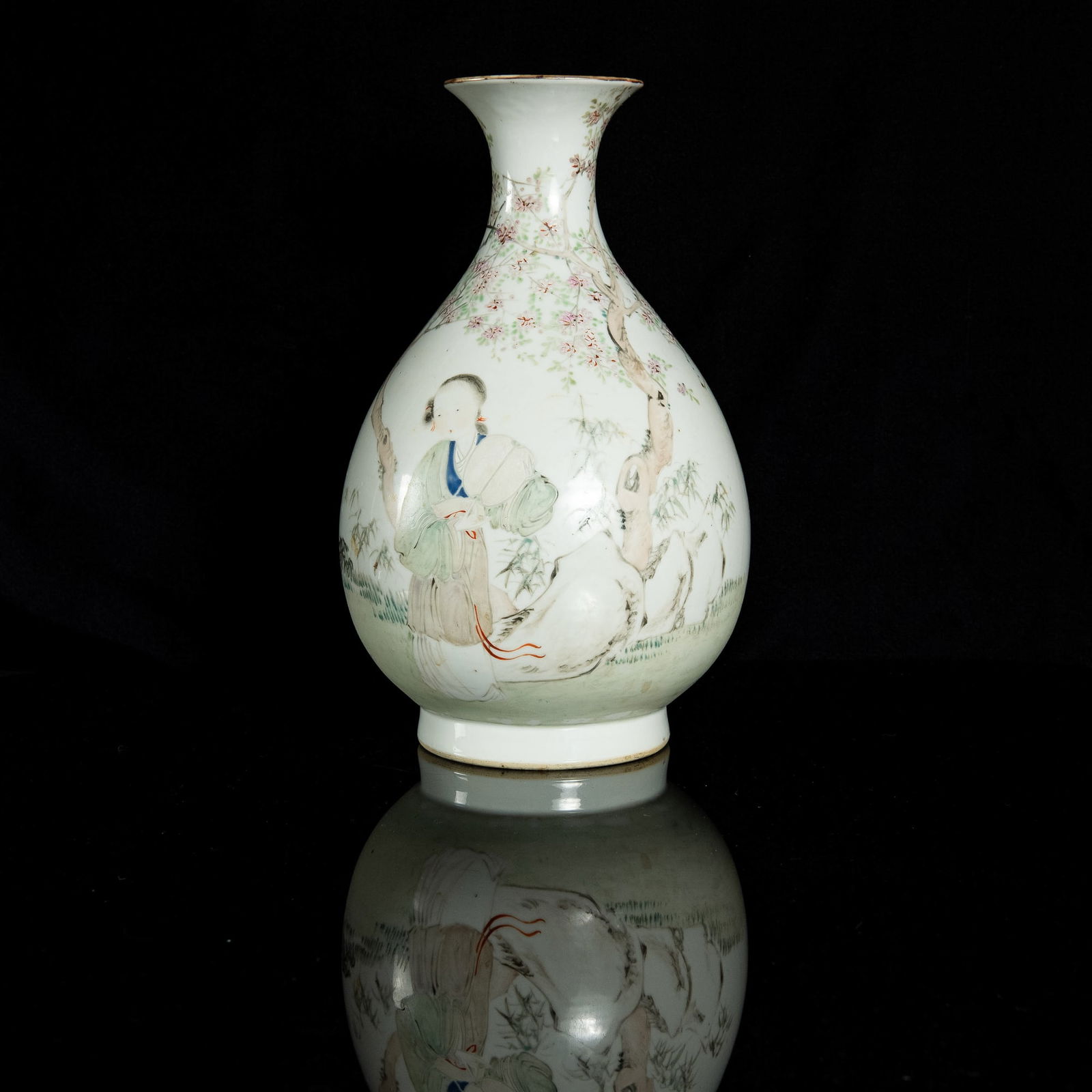 A Chinese famille rose Yuhuchun vase with lady, Guangxu period, Qing dynasty (1 of 7)
