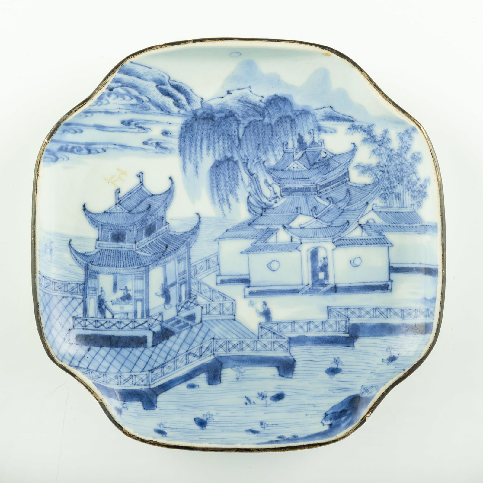 A Chinese blue and white octagonal 'landscape' plate, early 19th century (1 of 6)